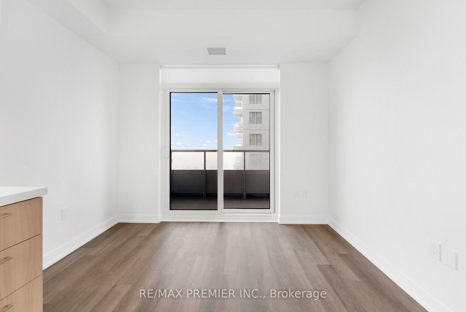 Photo 5 of Unit 1306A, 5 Meadowdale Road, Vaughan, Vaughan Corporate Centre — HOMEH