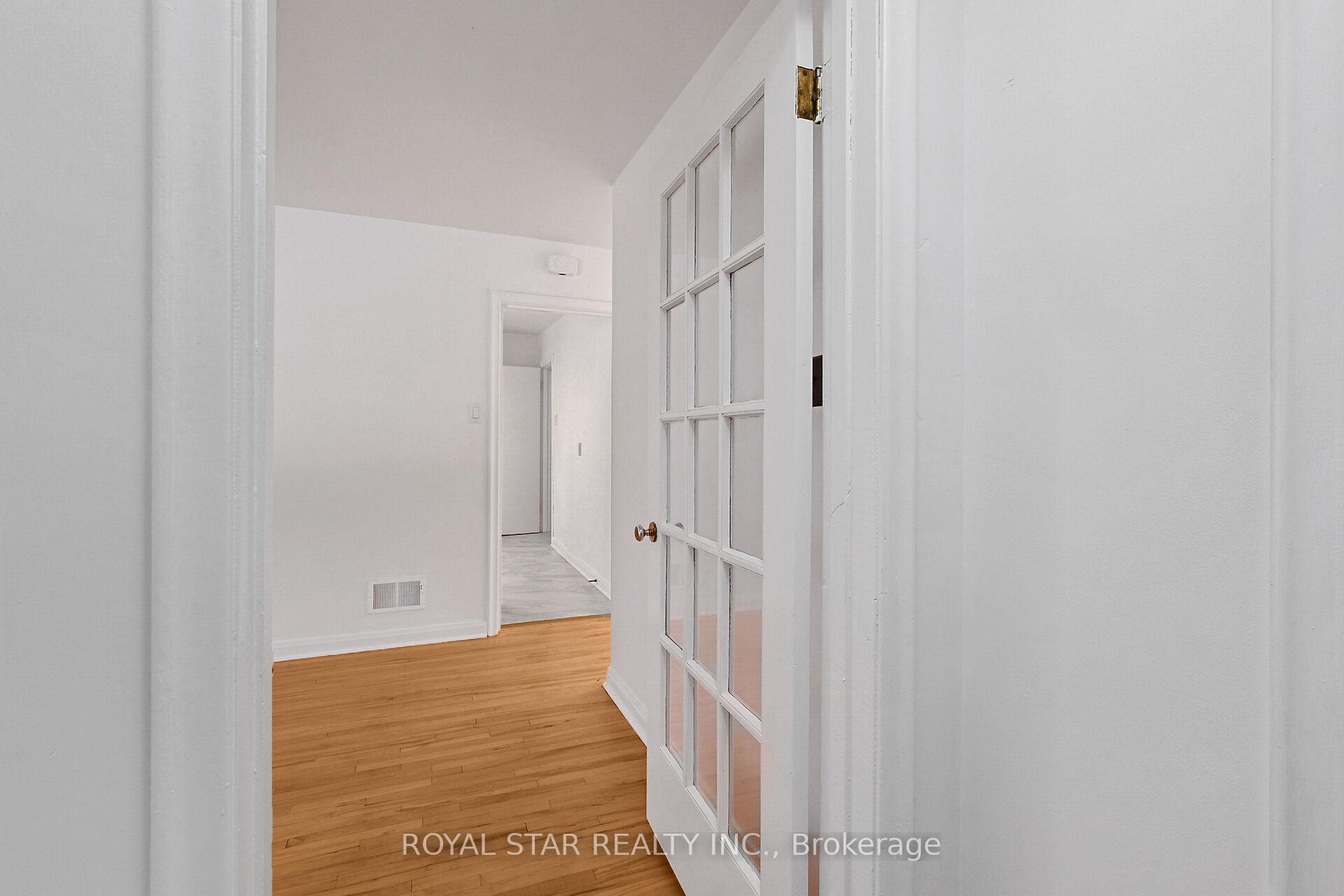 Photo 5 of 10 Delong Drive, Ottawa, Beacon Hill North — HOMEH