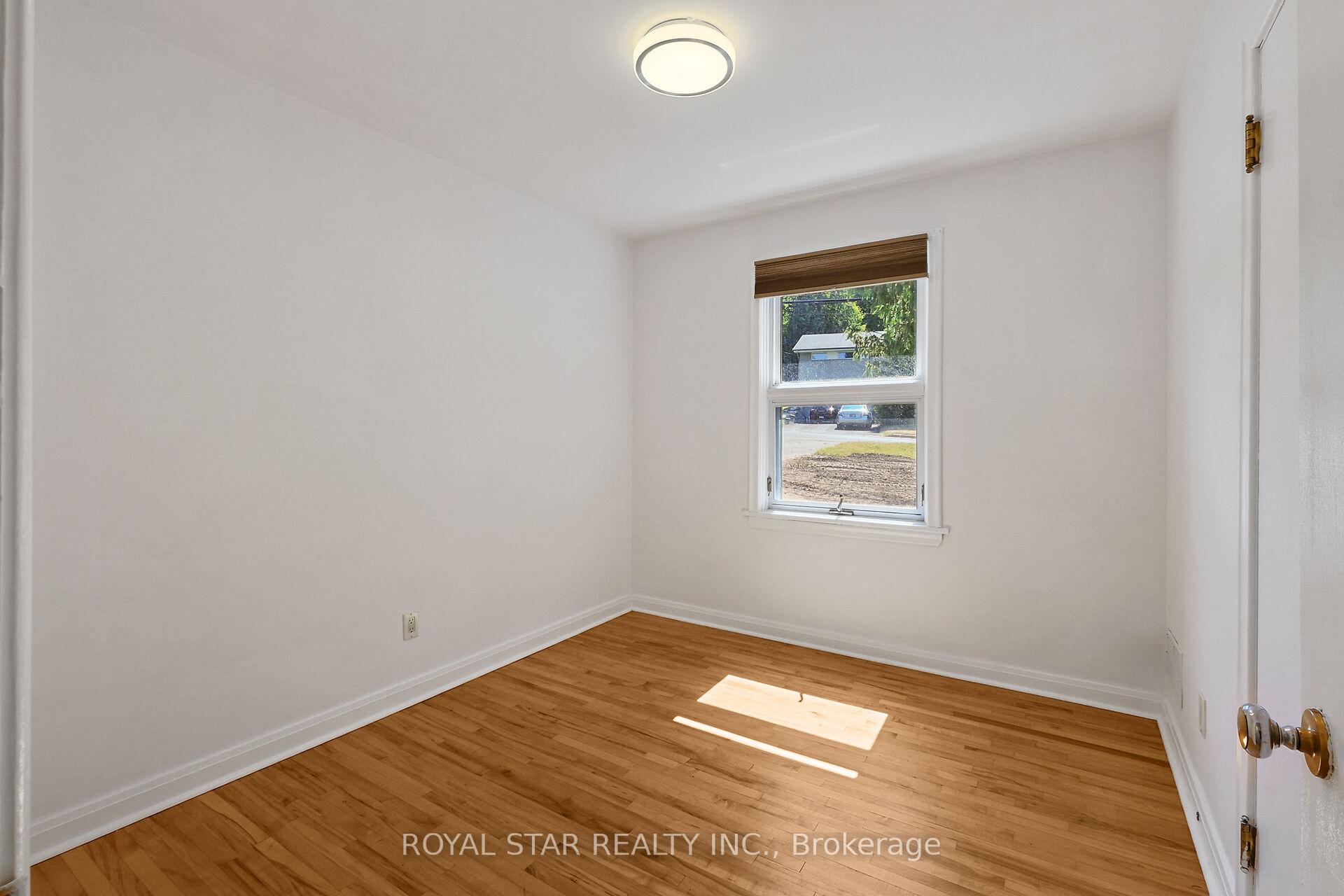 Photo 23 of 10 Delong Drive, Ottawa, Beacon Hill North — HOMEH
