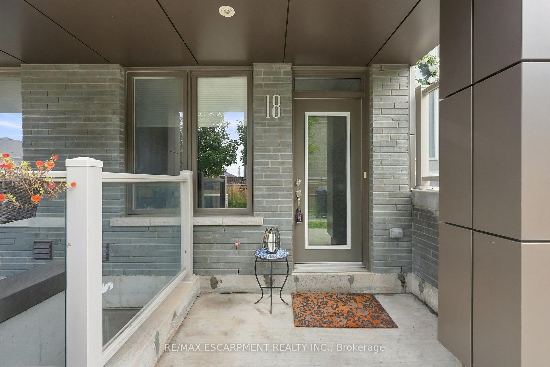 Photo 3 of Unit 18, 261 Skinner Road, Hamilton, Waterdown — HOMEH