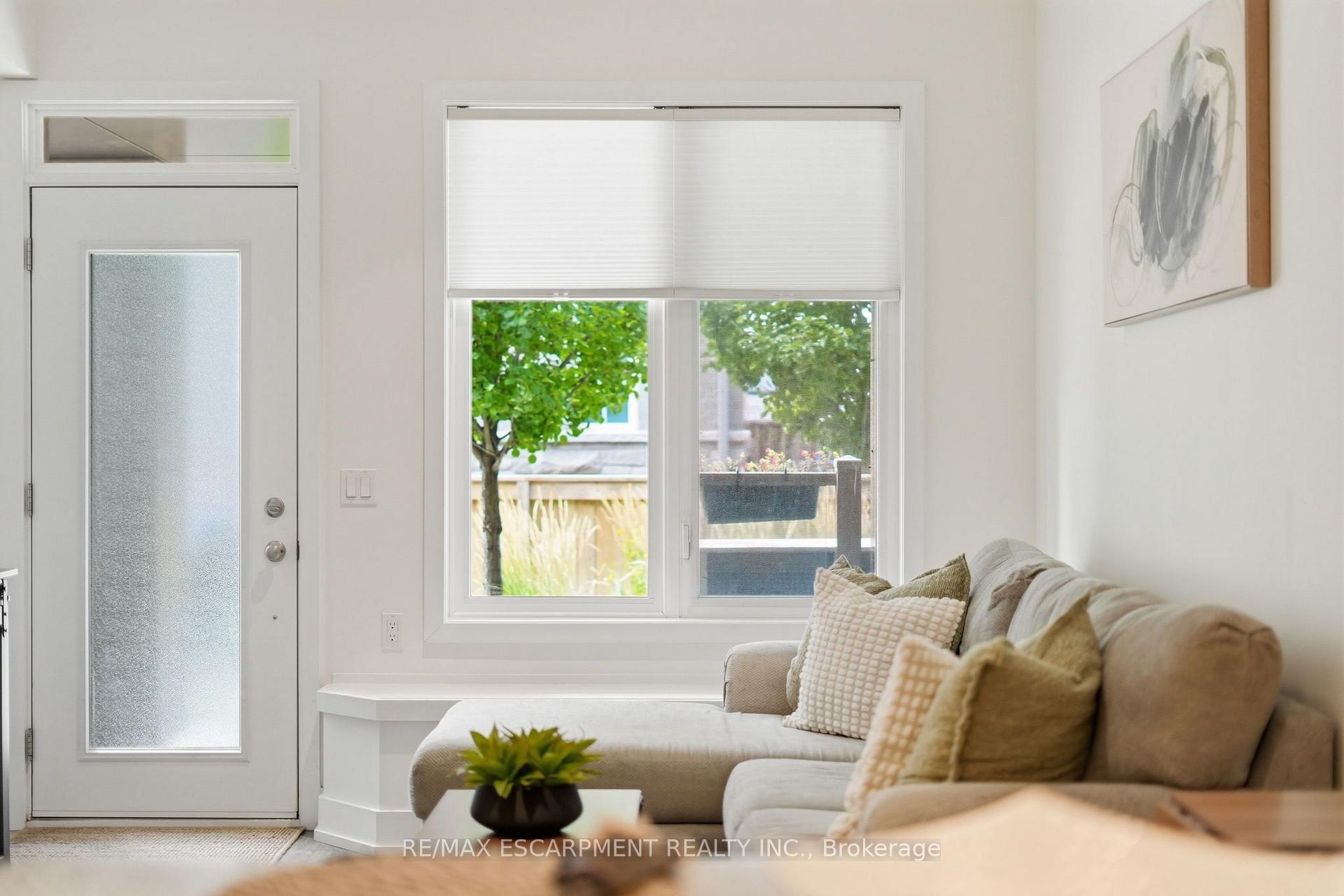 Photo 4 of Unit 18, 261 Skinner Road, Hamilton, Waterdown — HOMEH