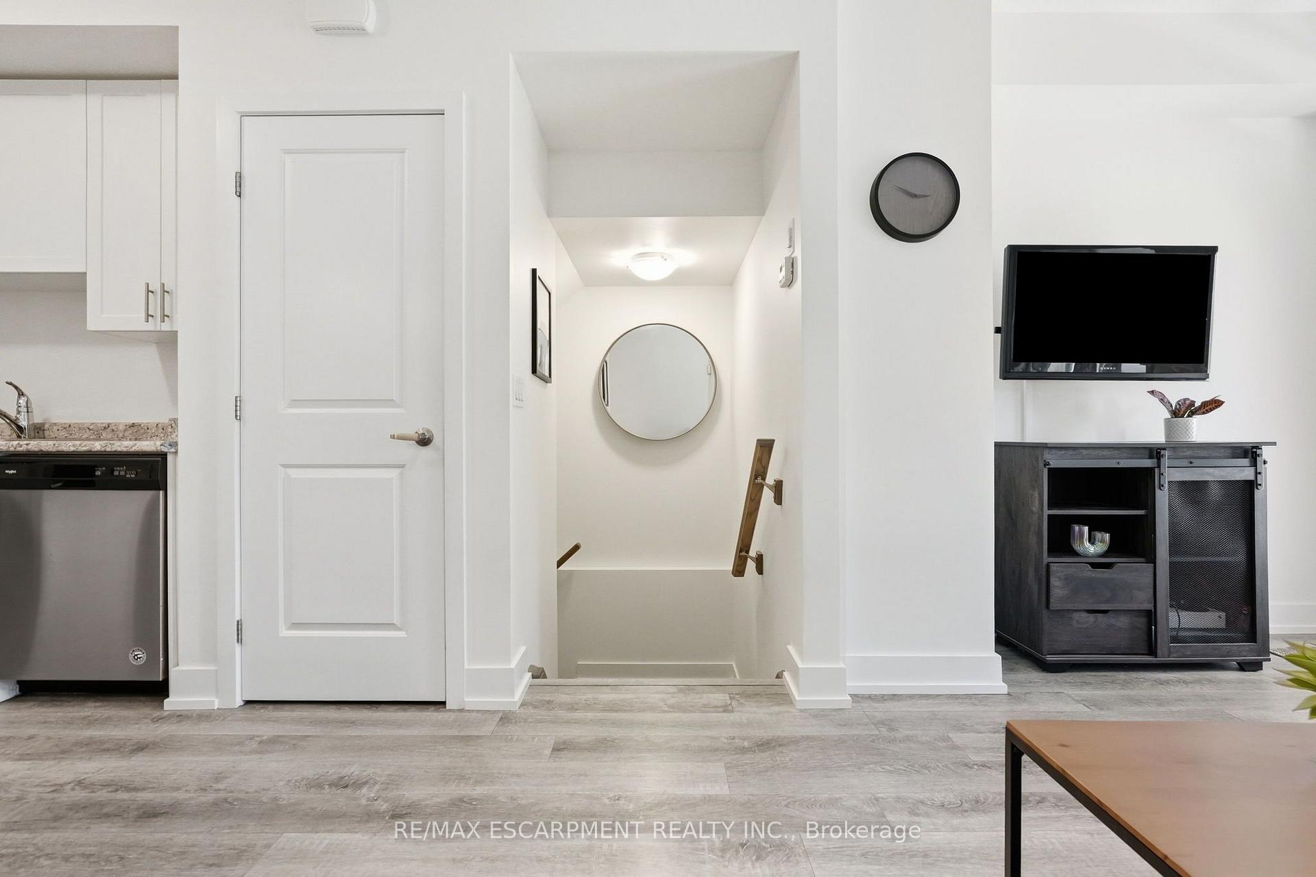 Photo 15 of Unit 18, 261 Skinner Road, Hamilton, Waterdown — HOMEH