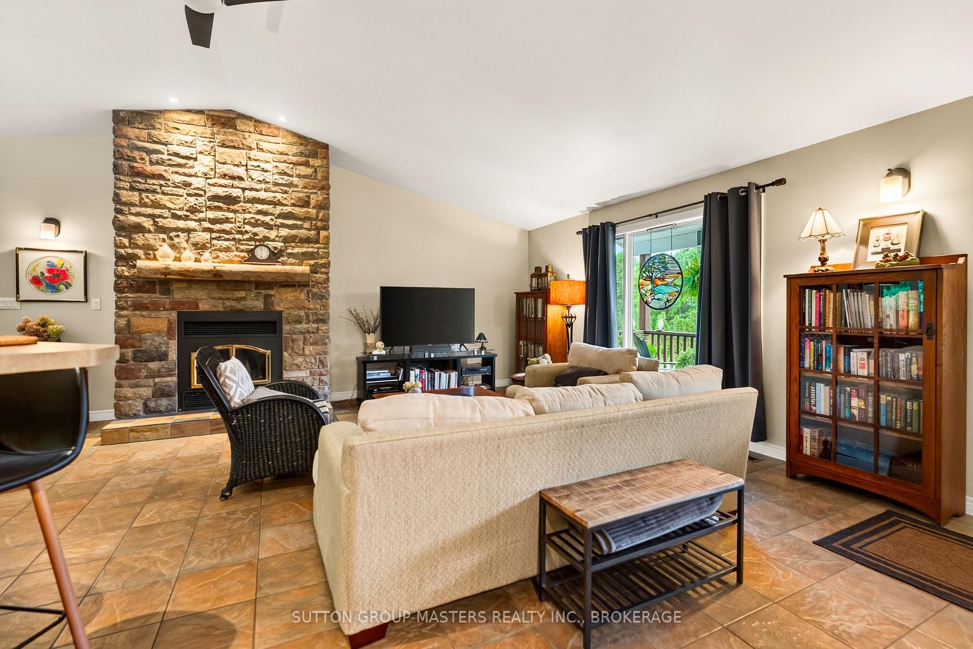 Photo 10 of 4126 Hideaway Lane, Frontenac, Frontenac South — HOMEH