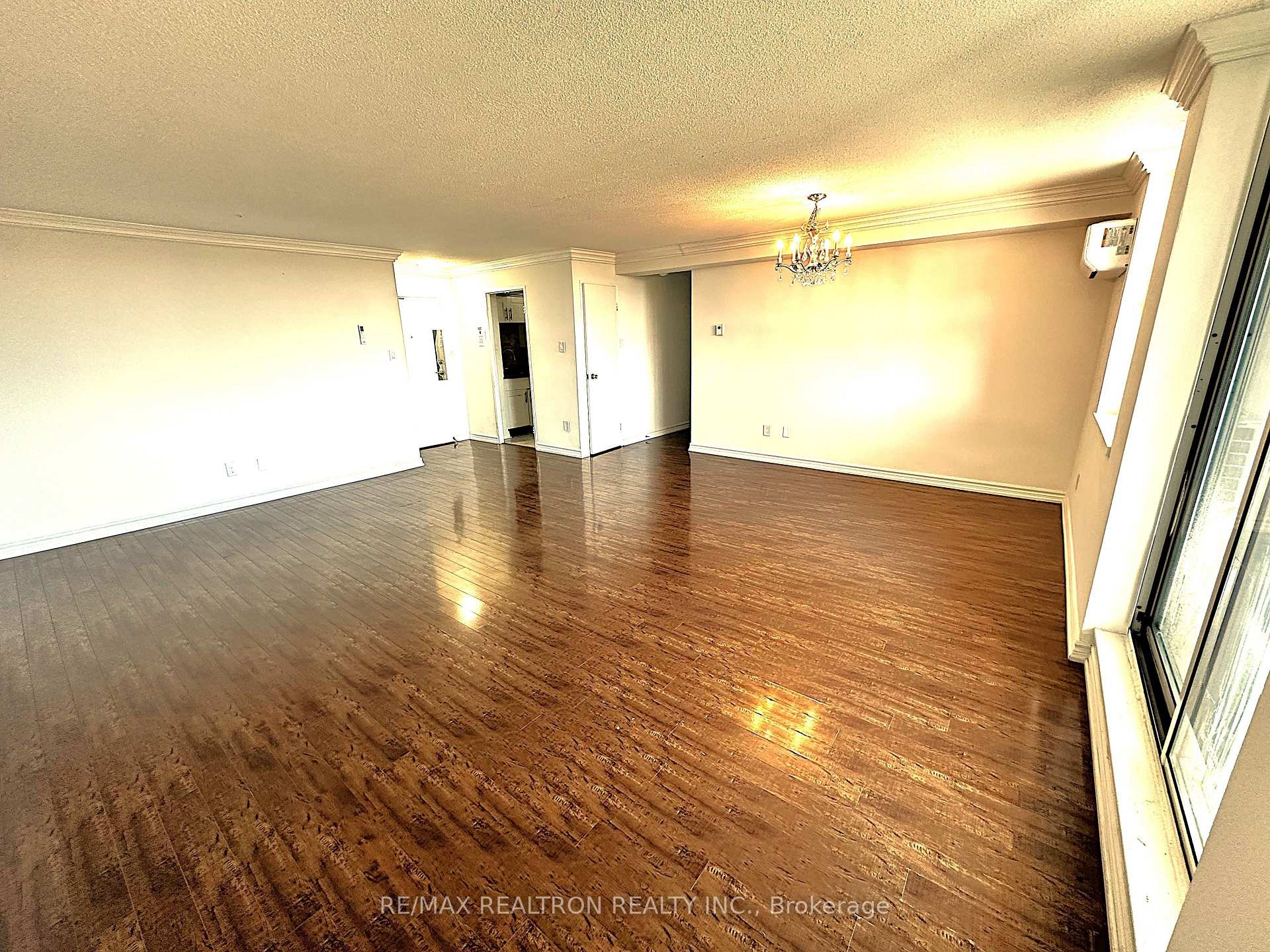 Photo 4 of Unit 504, 80 Inverlochy Boulevard, Markham, Royal Orchard — HOMEH