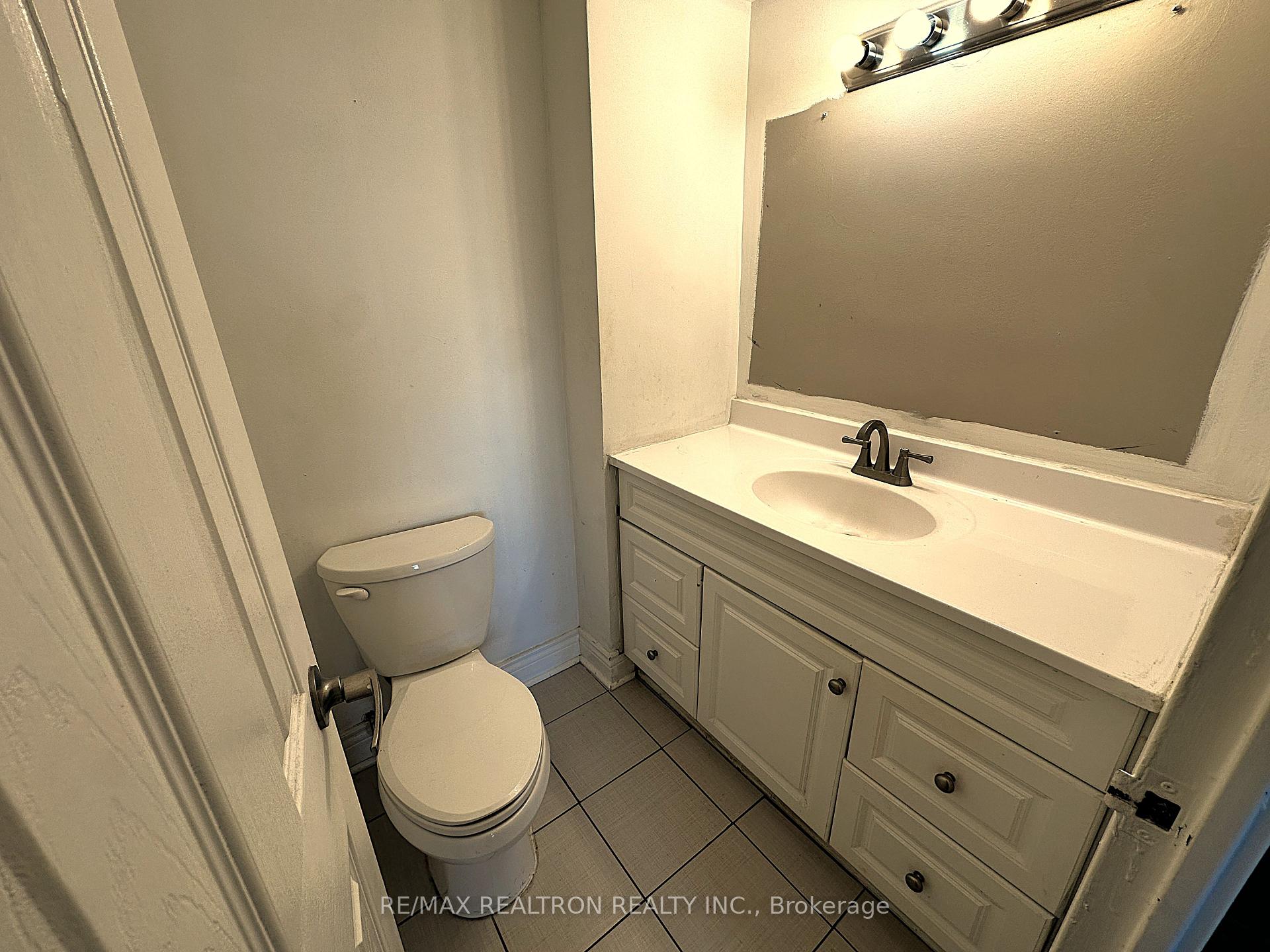 Photo 19 of Unit 504, 80 Inverlochy Boulevard, Markham, Royal Orchard — HOMEH