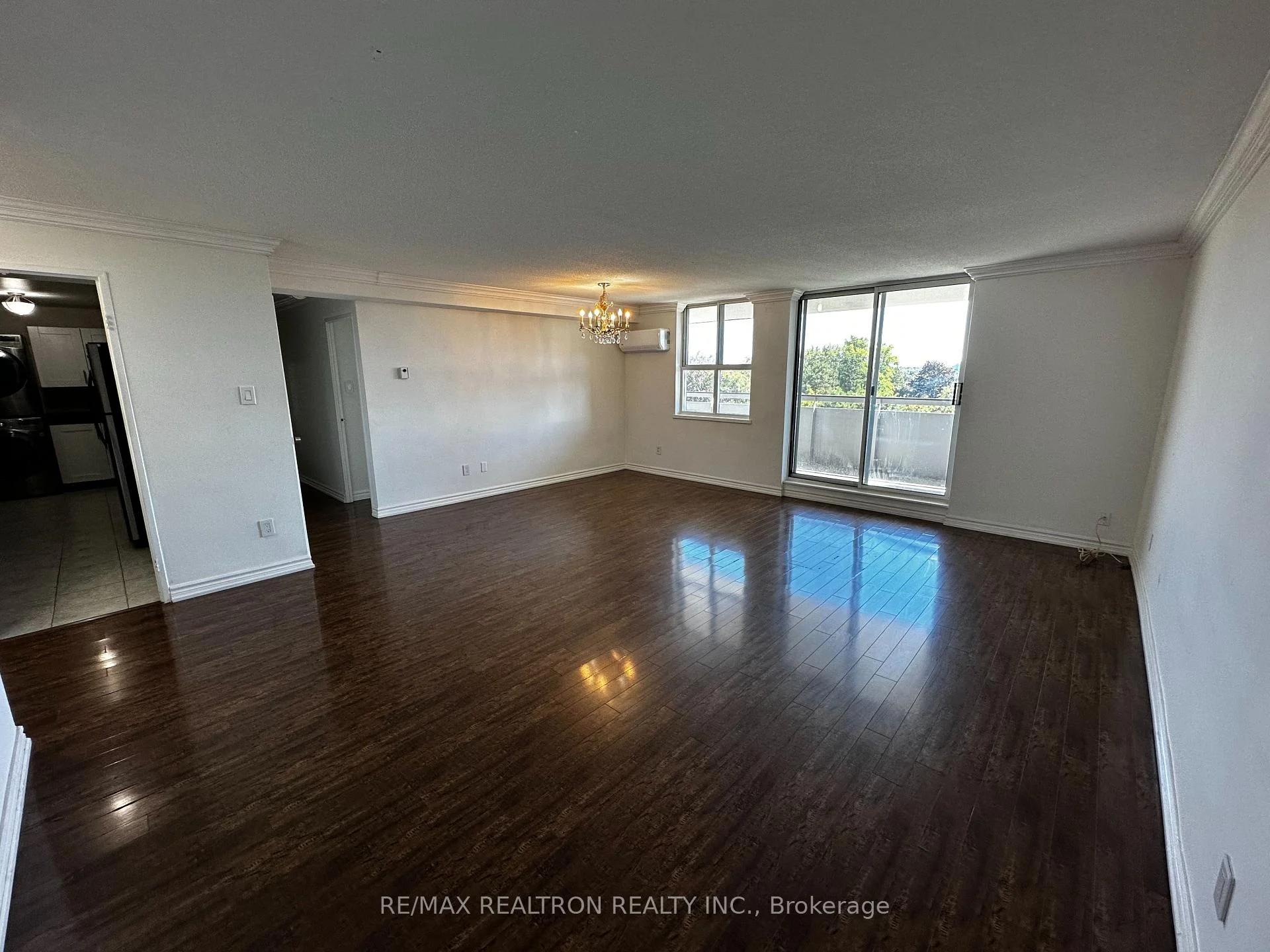 Photo 5 of Unit 504, 80 Inverlochy Boulevard, Markham, Royal Orchard — HOMEH
