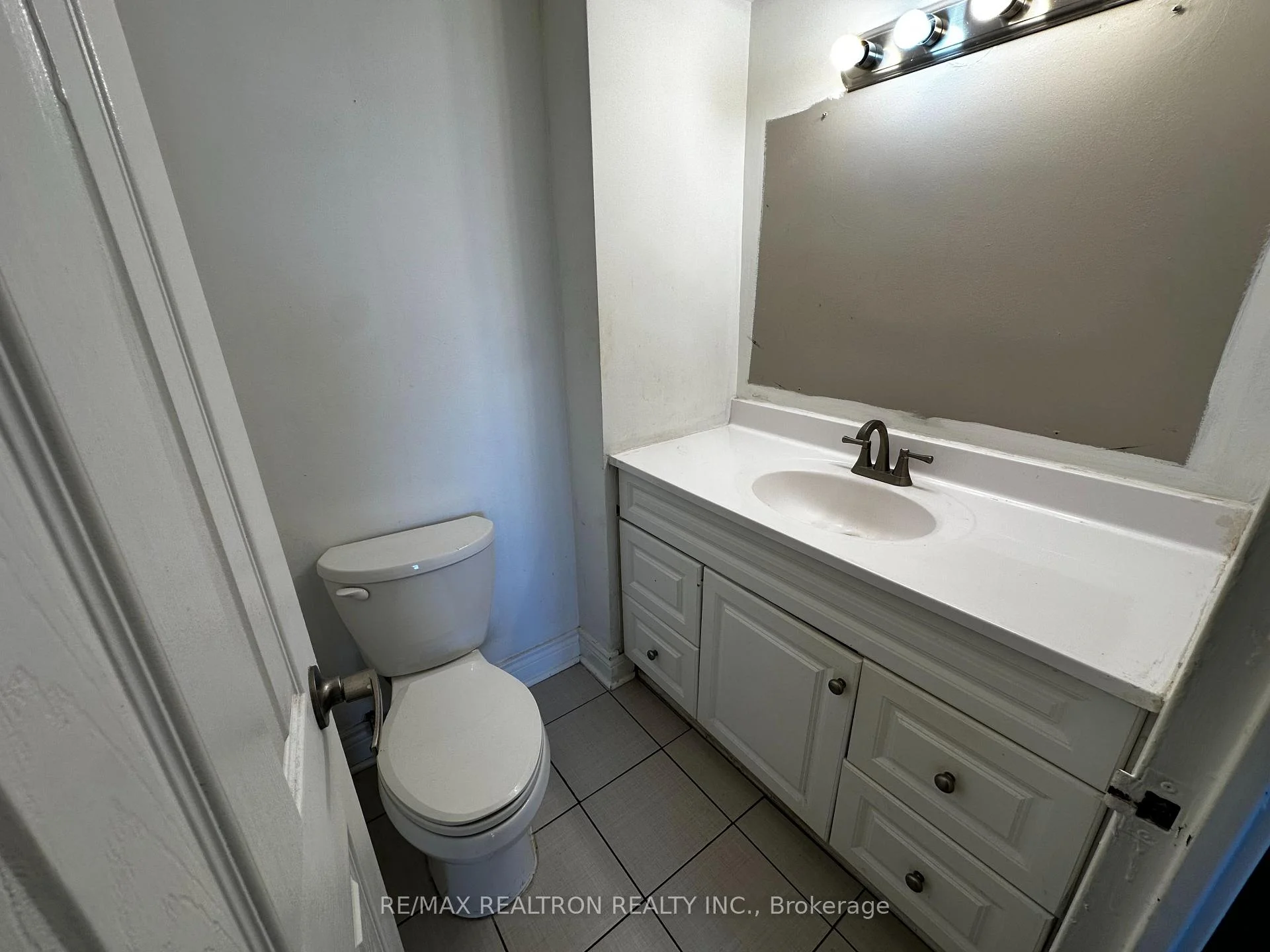 Photo 13 of Unit 504, 80 Inverlochy Boulevard, Markham, Royal Orchard — HOMEH