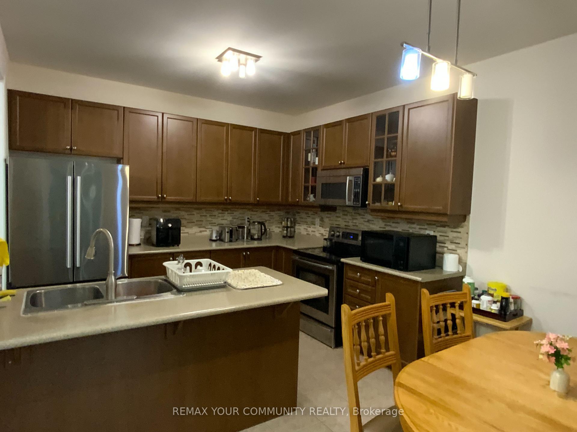 Photo 11 of 29 Mary Ellen Baker Crescent, Vaughan, Patterson — HOMEH
