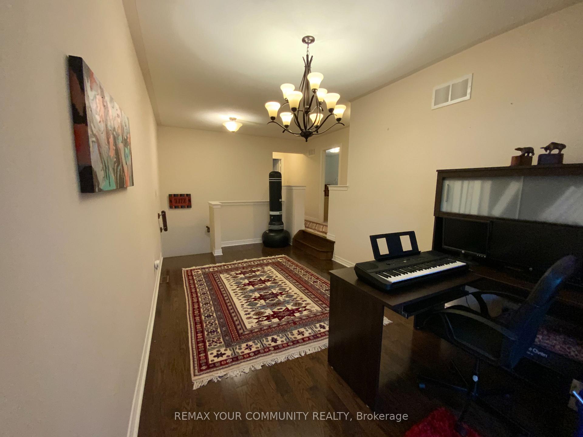 Photo 13 of 29 Mary Ellen Baker Crescent, Vaughan, Patterson — HOMEH