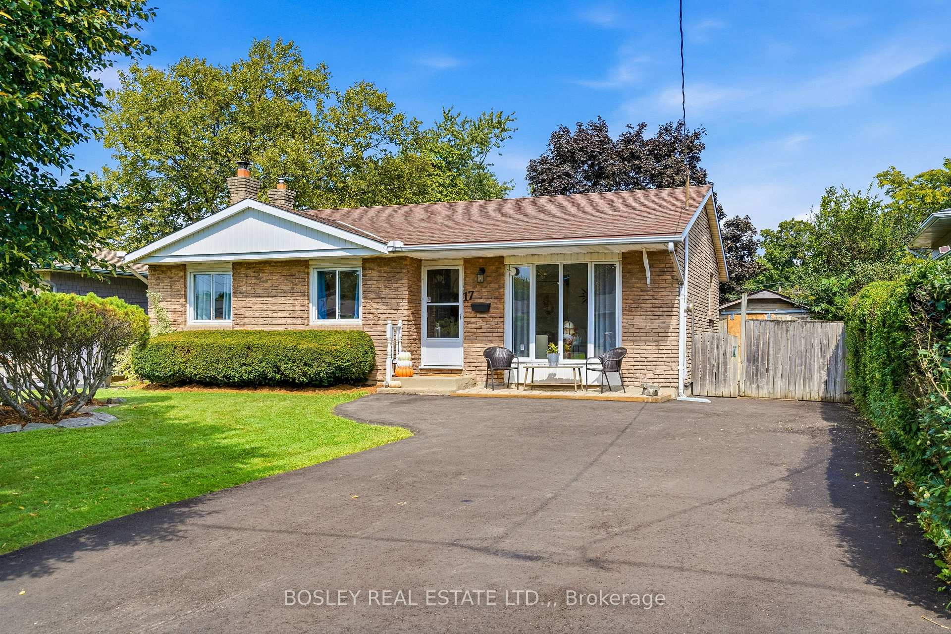 Photo 1 of 17 Acadia Crescent, St. Catharines, Secord Woods — HOMEH