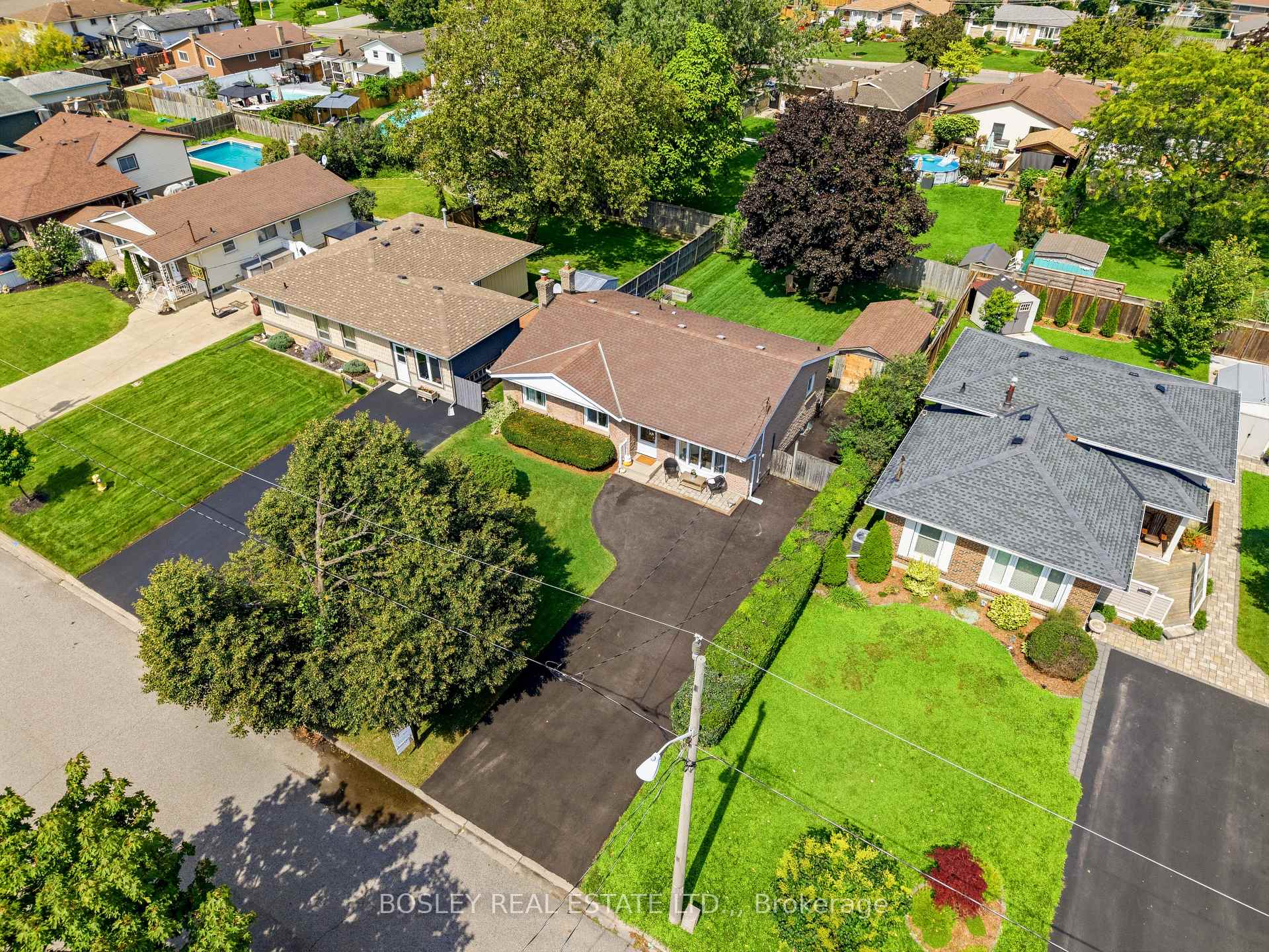 Photo 5 of 17 Acadia Crescent, St. Catharines, Secord Woods — HOMEH