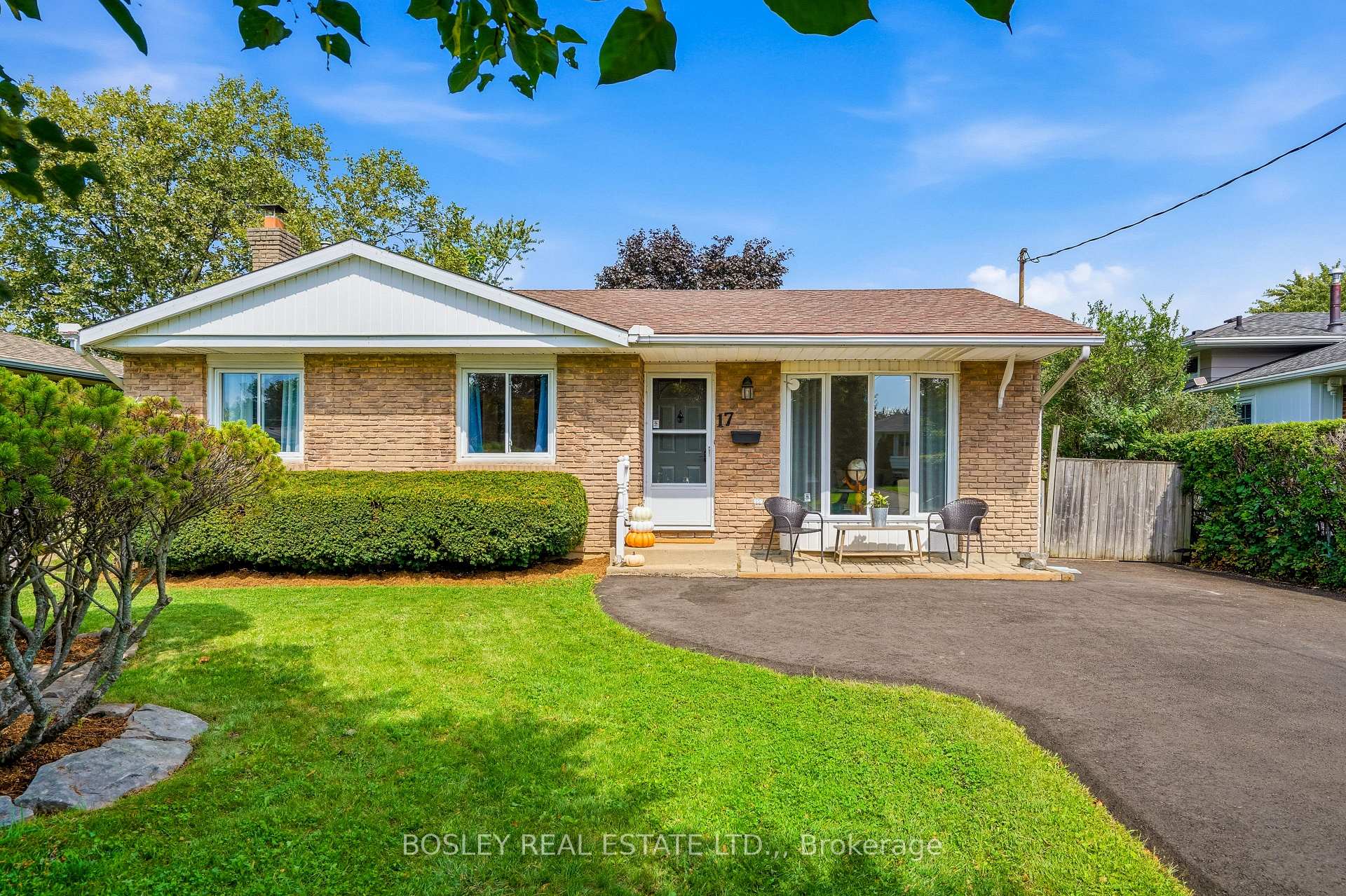 Photo 8 of 17 Acadia Crescent, St. Catharines, Secord Woods — HOMEH