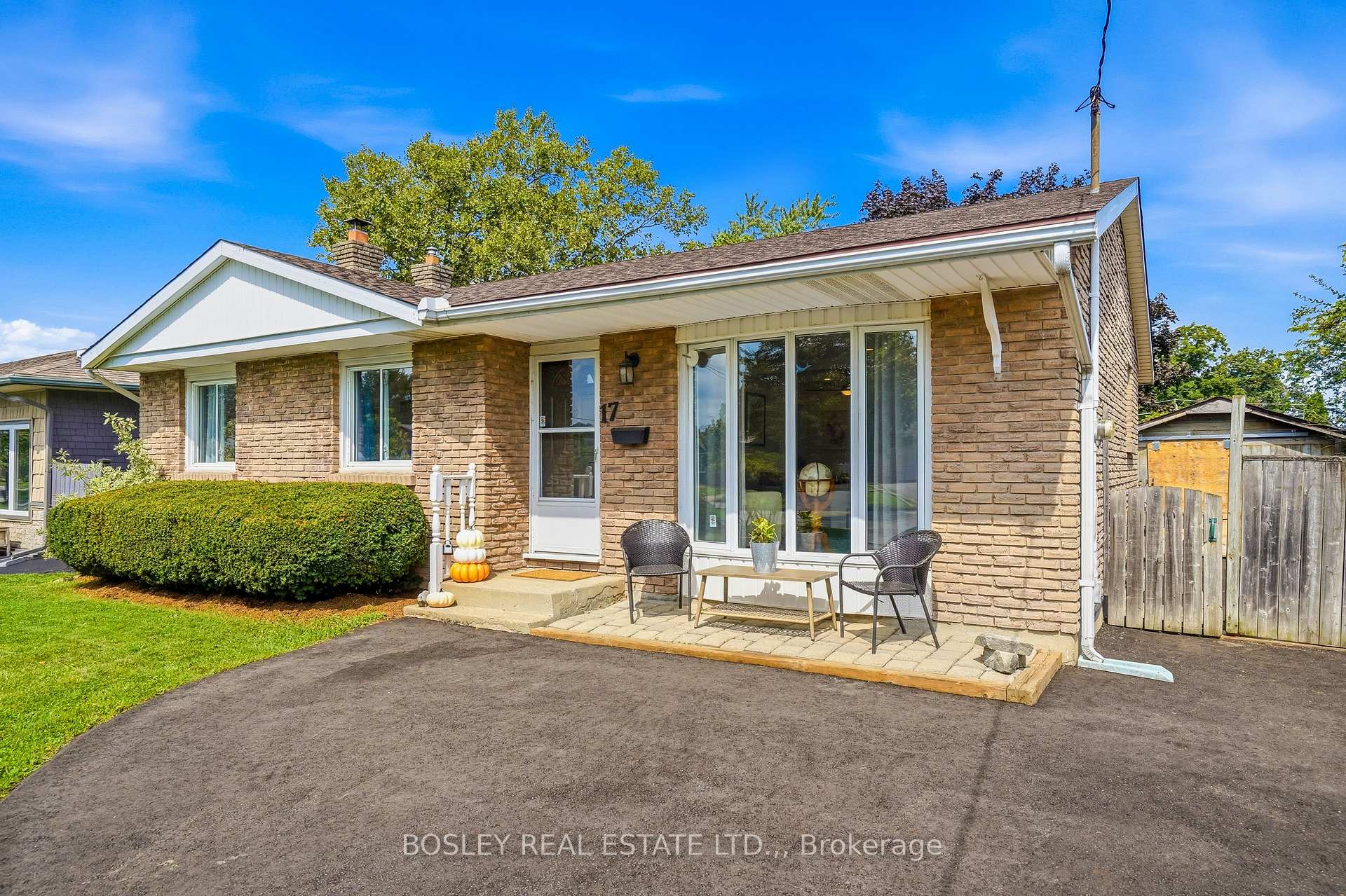 Photo 9 of 17 Acadia Crescent, St. Catharines, Secord Woods — HOMEH