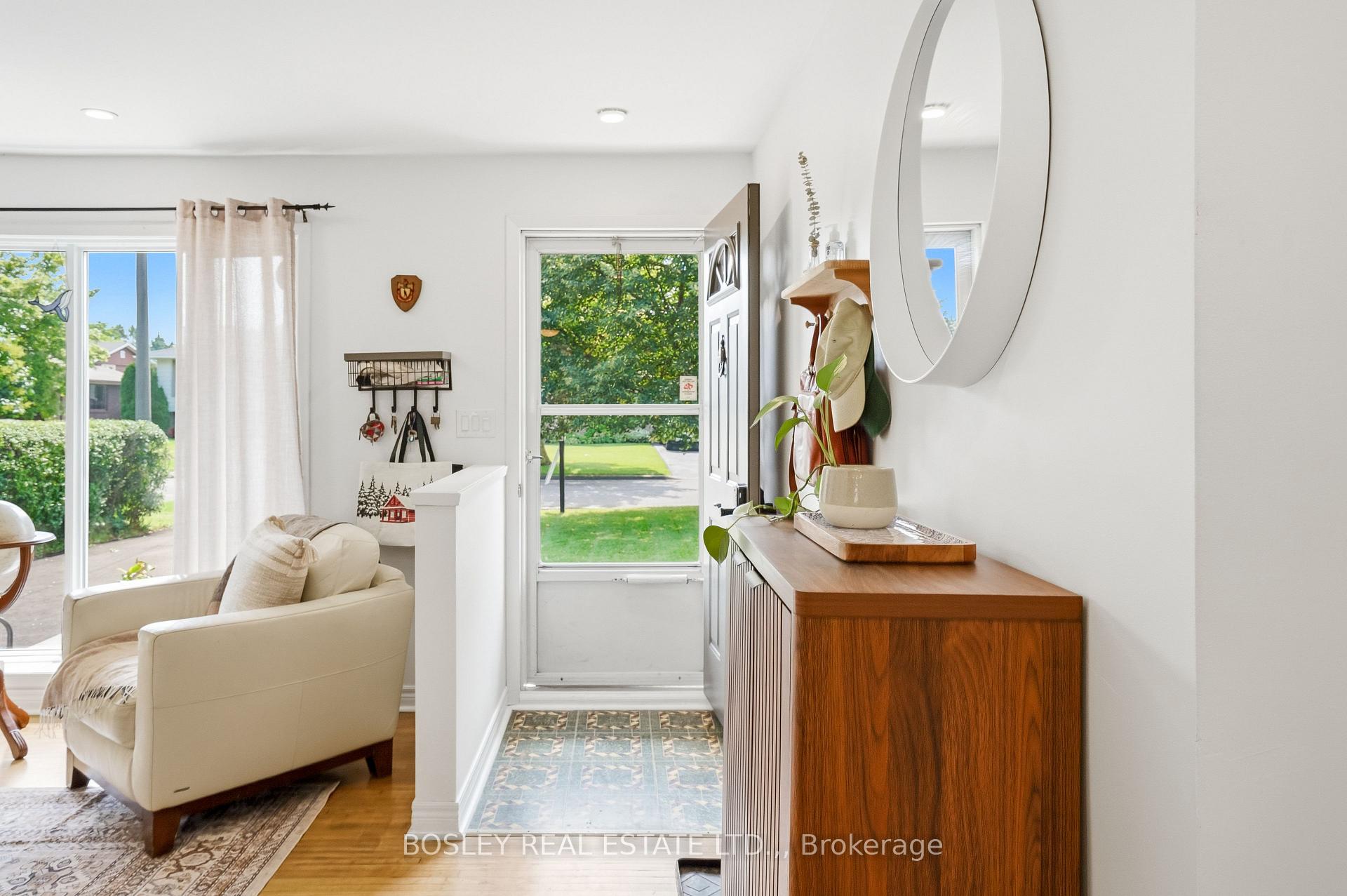 Photo 10 of 17 Acadia Crescent, St. Catharines, Secord Woods — HOMEH