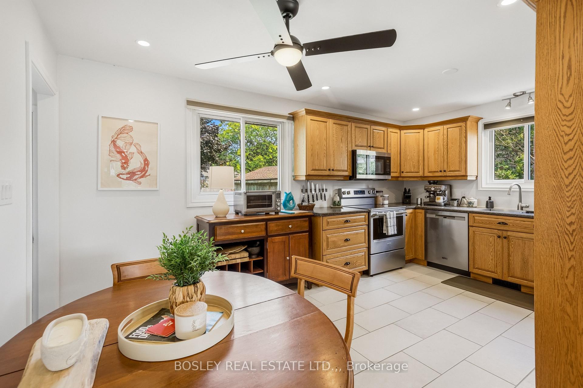 Photo 16 of 17 Acadia Crescent, St. Catharines, Secord Woods — HOMEH
