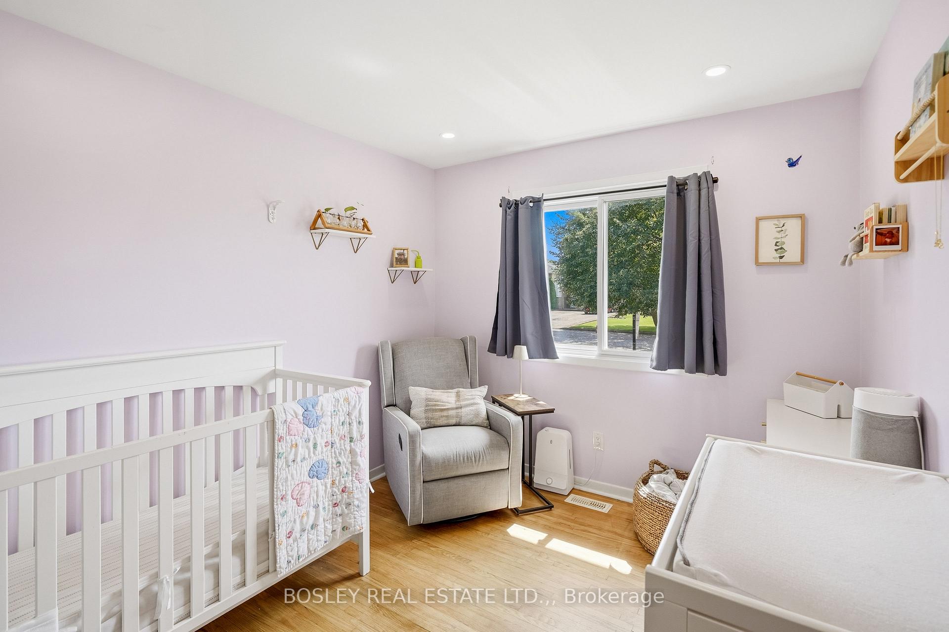 Photo 22 of 17 Acadia Crescent, St. Catharines, Secord Woods — HOMEH