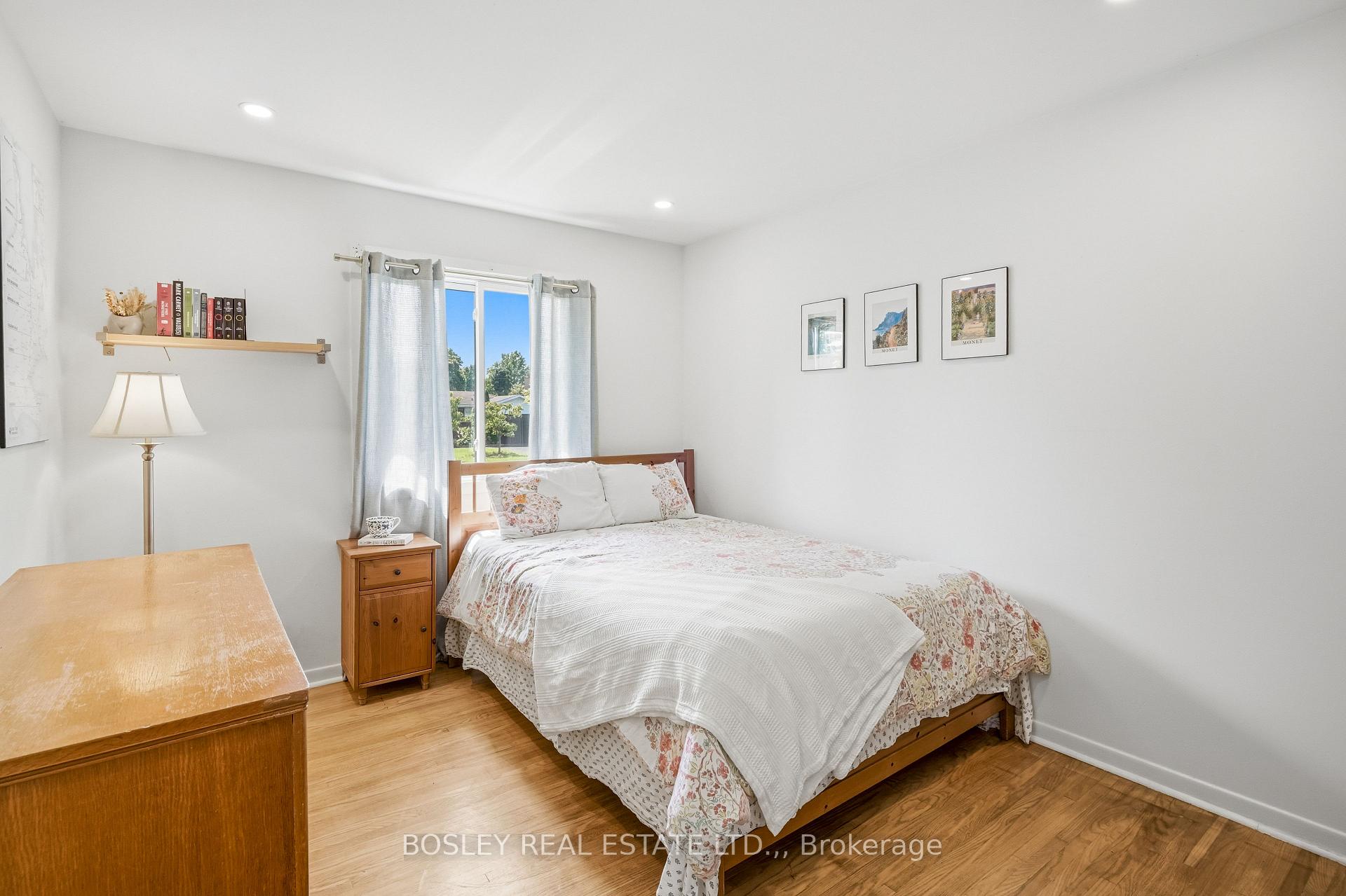 Photo 25 of 17 Acadia Crescent, St. Catharines, Secord Woods — HOMEH