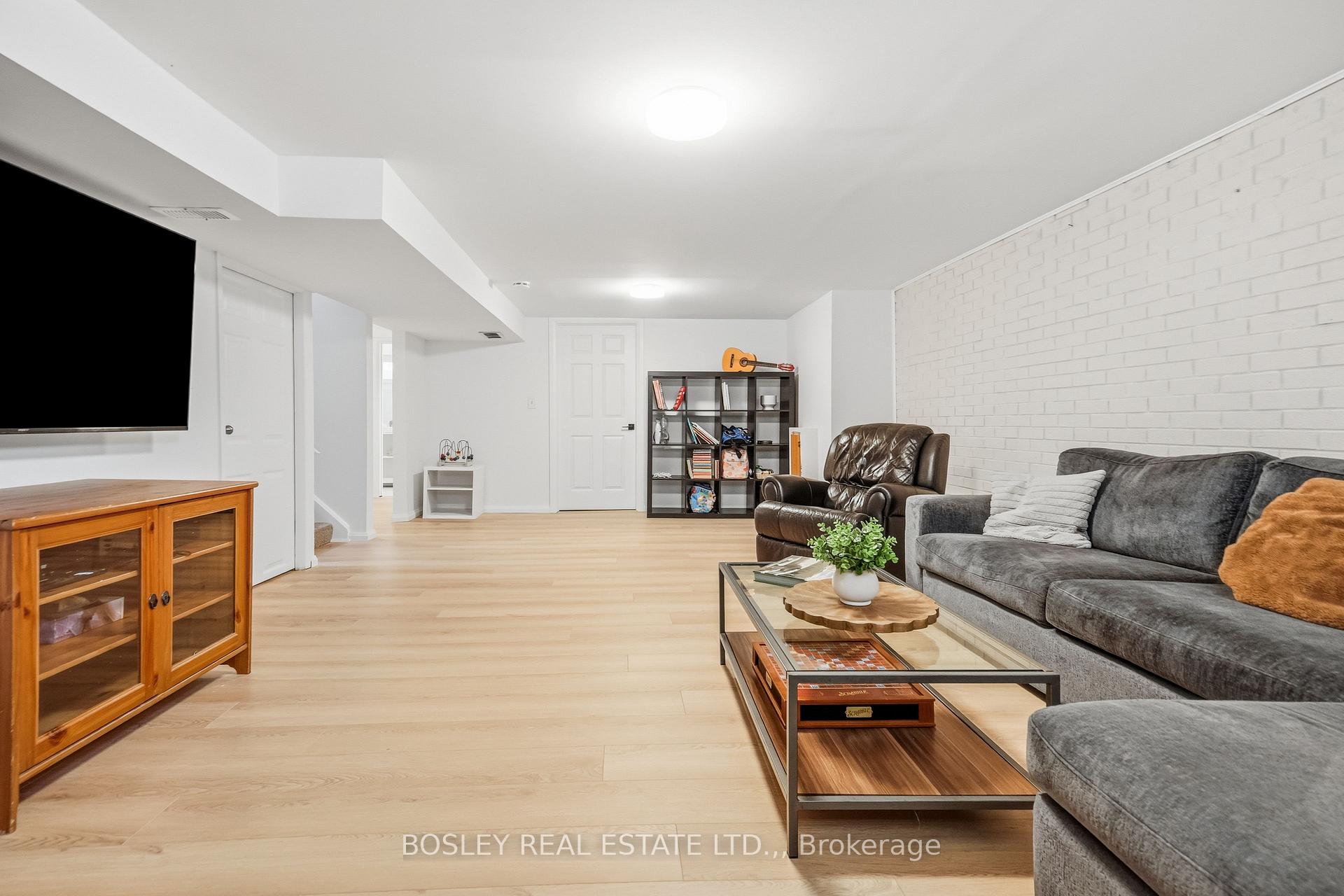 Photo 27 of 17 Acadia Crescent, St. Catharines, Secord Woods — HOMEH