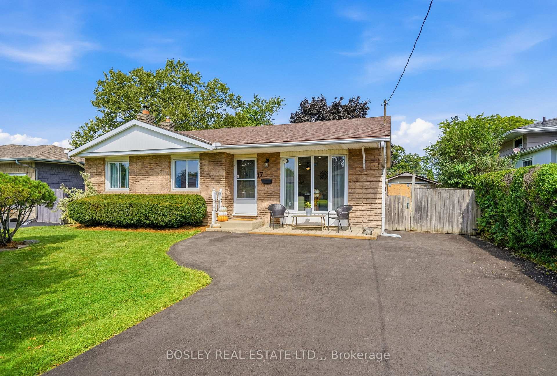 Photo 35 of 17 Acadia Crescent, St. Catharines, Secord Woods — HOMEH