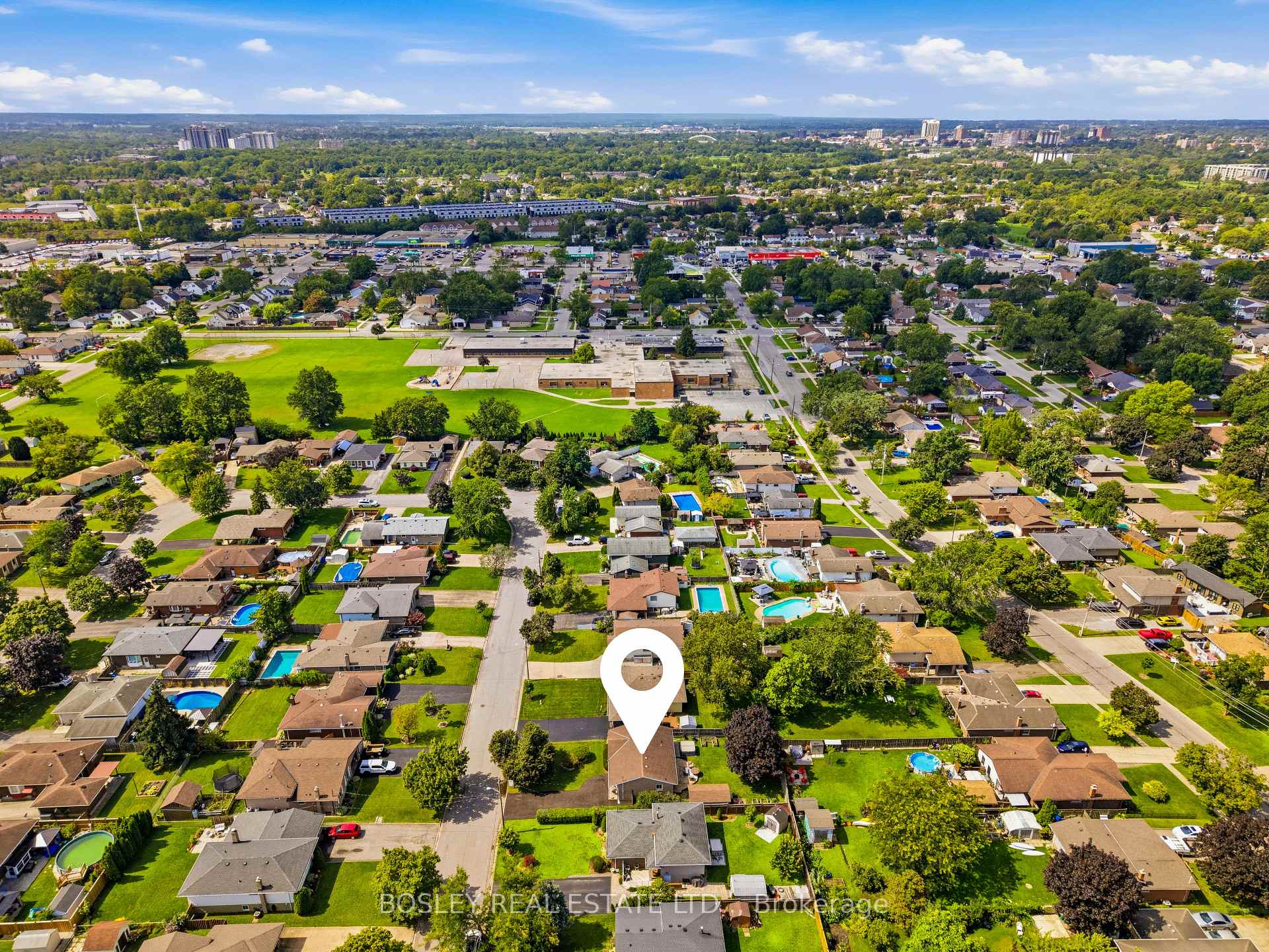 Photo 38 of 17 Acadia Crescent, St. Catharines, Secord Woods — HOMEH