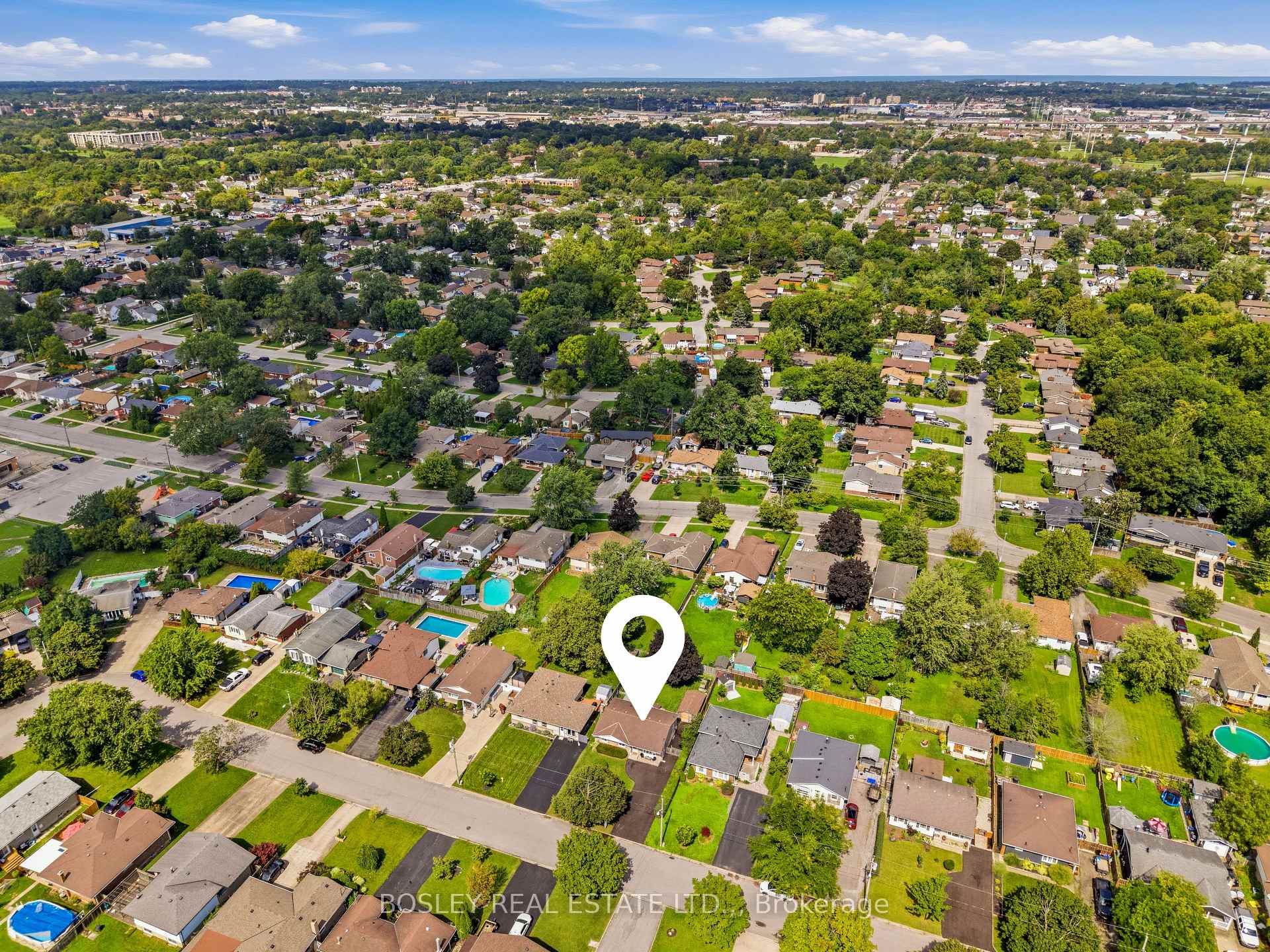 Photo 39 of 17 Acadia Crescent, St. Catharines, Secord Woods — HOMEH