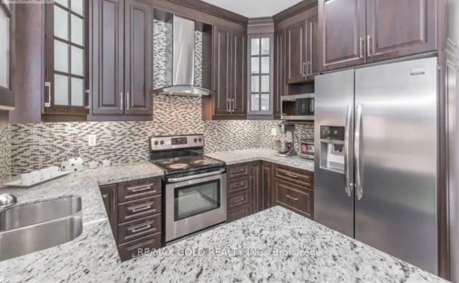 Photo 10 of 11 Rubysilver Drive, Brampton, Vales of Castlemore — HOMEH