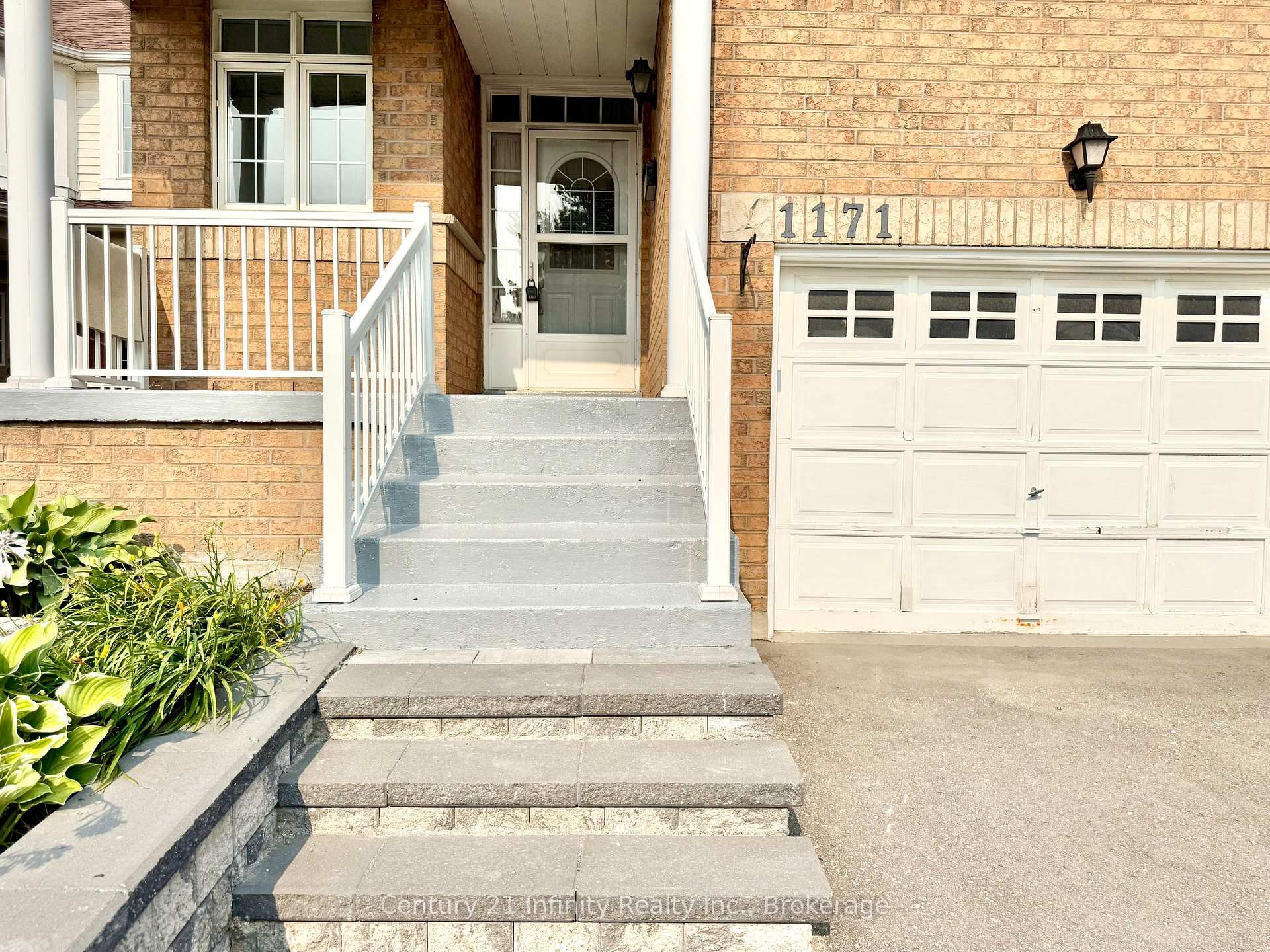 Photo 3 of 1171 Springbank Drive, Oshawa, Pinecrest — HOMEH