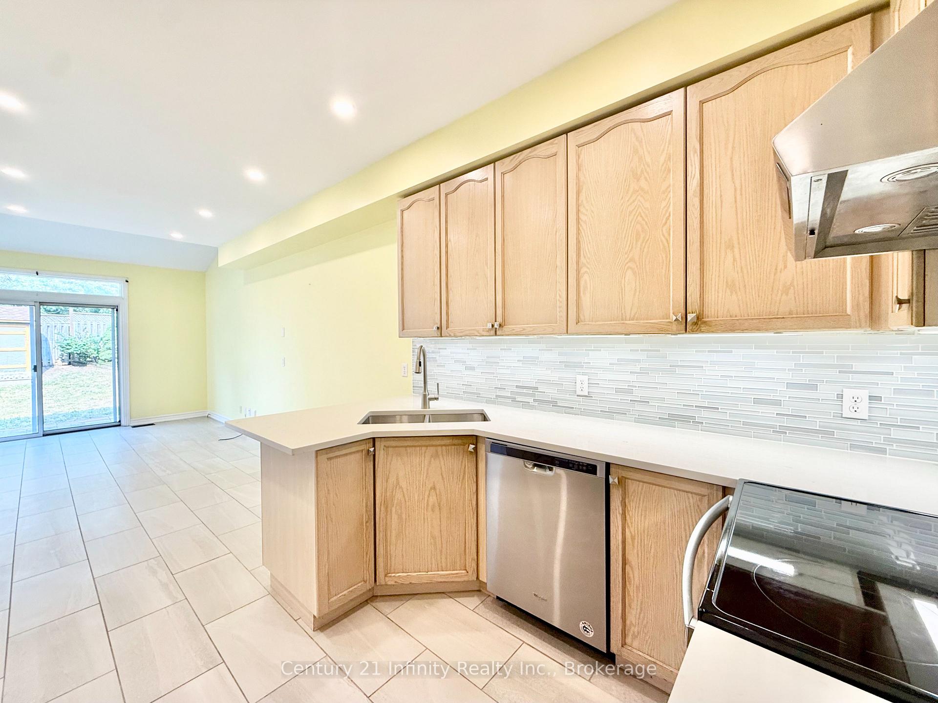 Photo 11 of 1171 Springbank Drive, Oshawa, Pinecrest — HOMEH