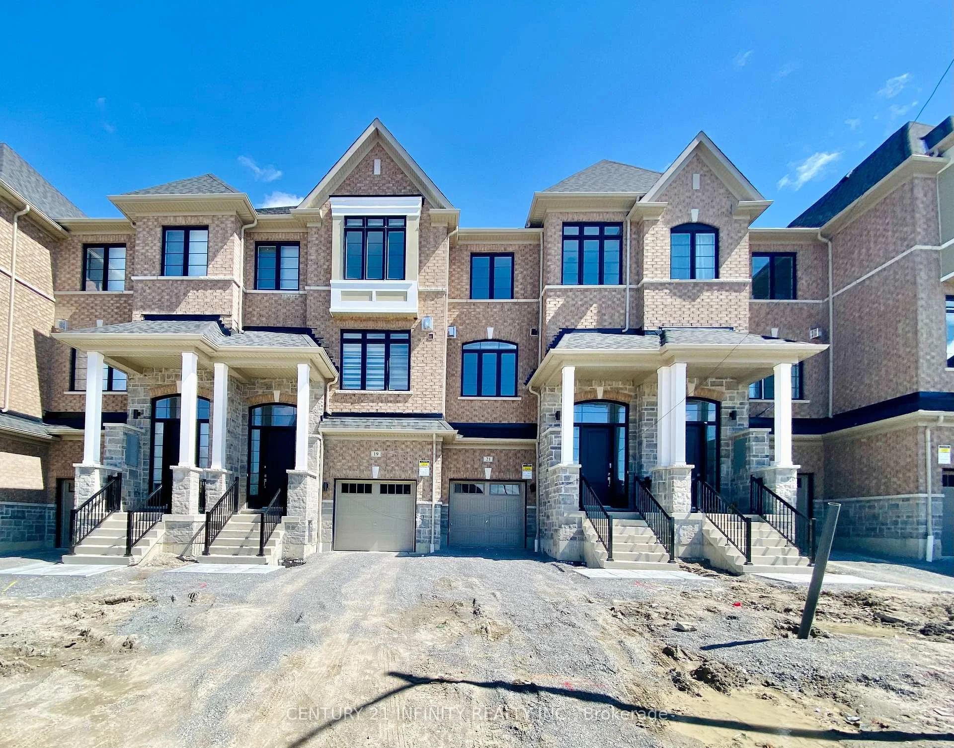 Photo 3 of 21 Elkington Crescent, Whitby, Rural Whitby — HOMEH