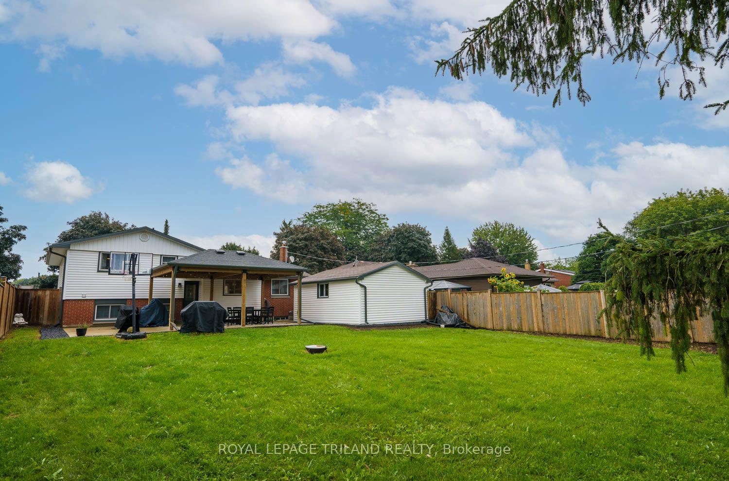 Photo 3 of 93 Goldwick Crescent, London, East D — HOMEH