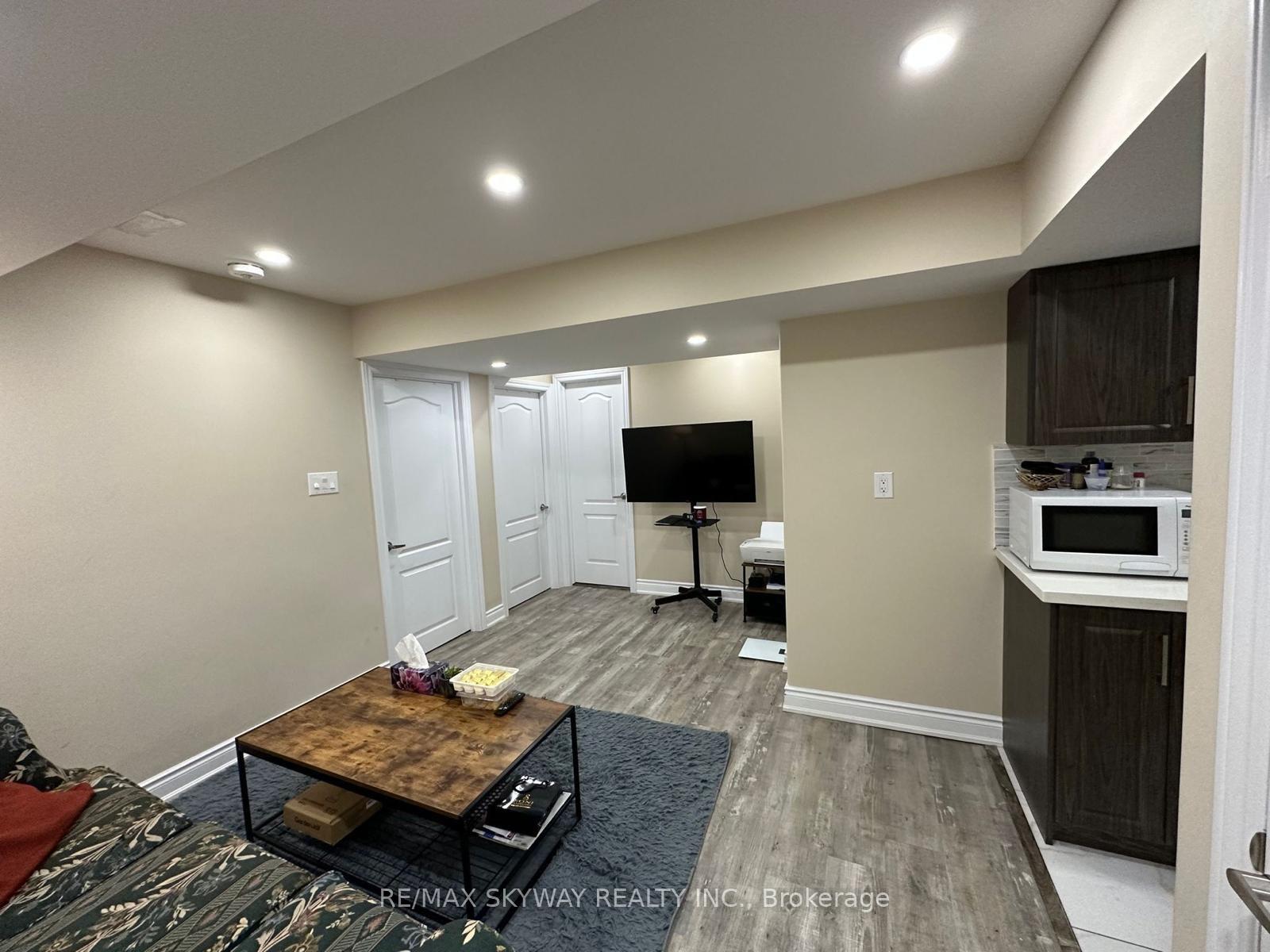 Photo 3 of Unit Basement, 71 Vezna Crescent, Brampton, Credit Valley — HOMEH