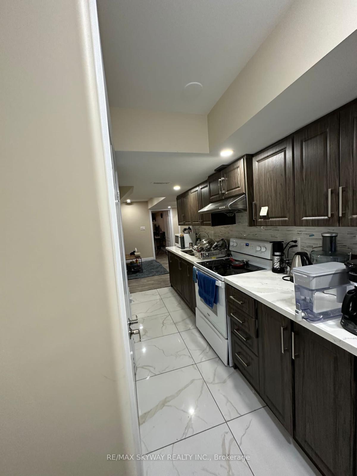 Photo 5 of Unit Basement, 71 Vezna Crescent, Brampton, Credit Valley — HOMEH