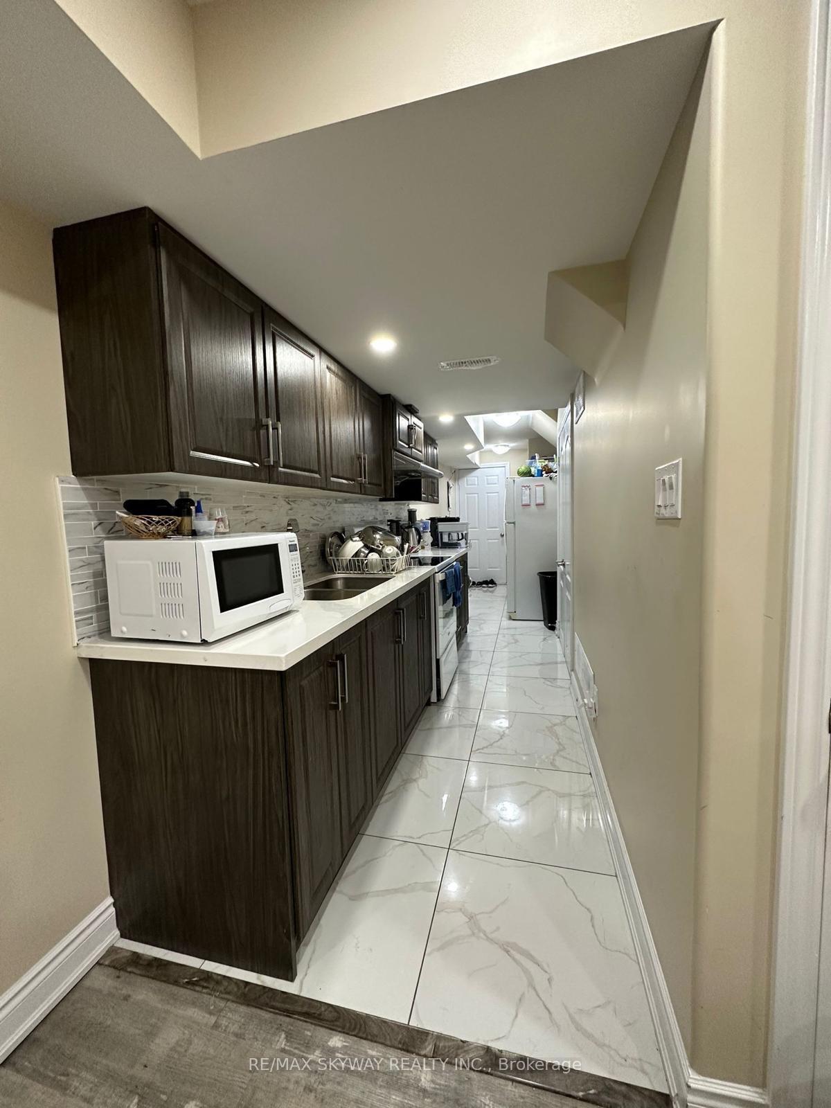 Photo 6 of Unit Basement, 71 Vezna Crescent, Brampton, Credit Valley — HOMEH