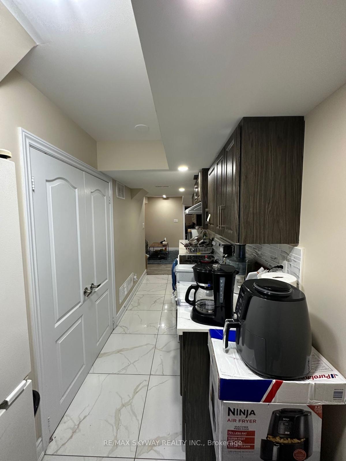 Photo 7 of Unit Basement, 71 Vezna Crescent, Brampton, Credit Valley — HOMEH