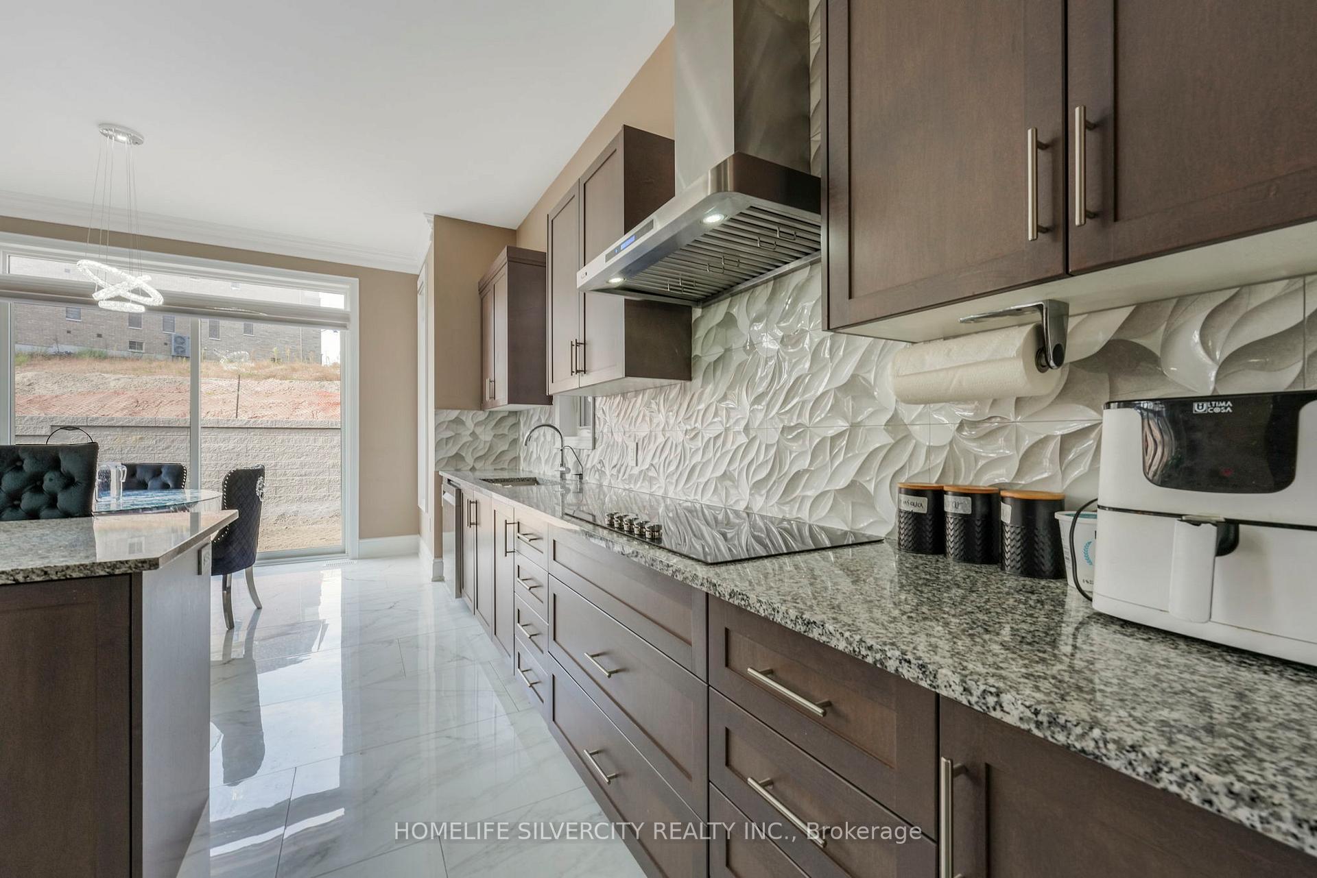 Photo 24 of 85 James Walker Avenue, Caledon, Caledon East — HOMEH