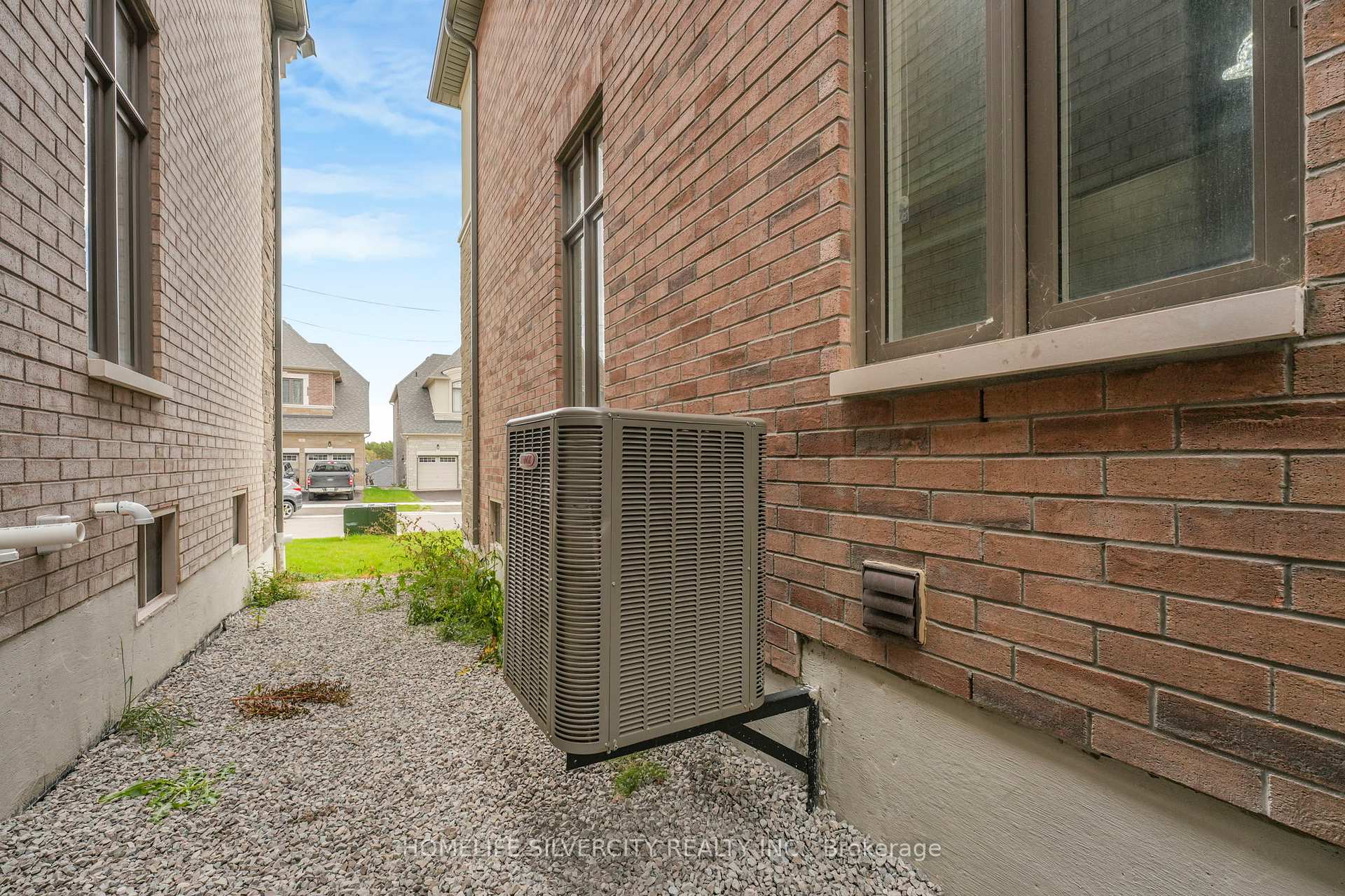 Photo 44 of 85 James Walker Avenue, Caledon, Caledon East — HOMEH
