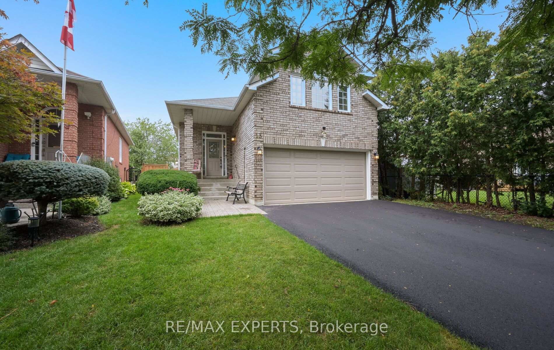Photo 1 of 13 Paulette Way, Caledon, Bolton East — HOMEH