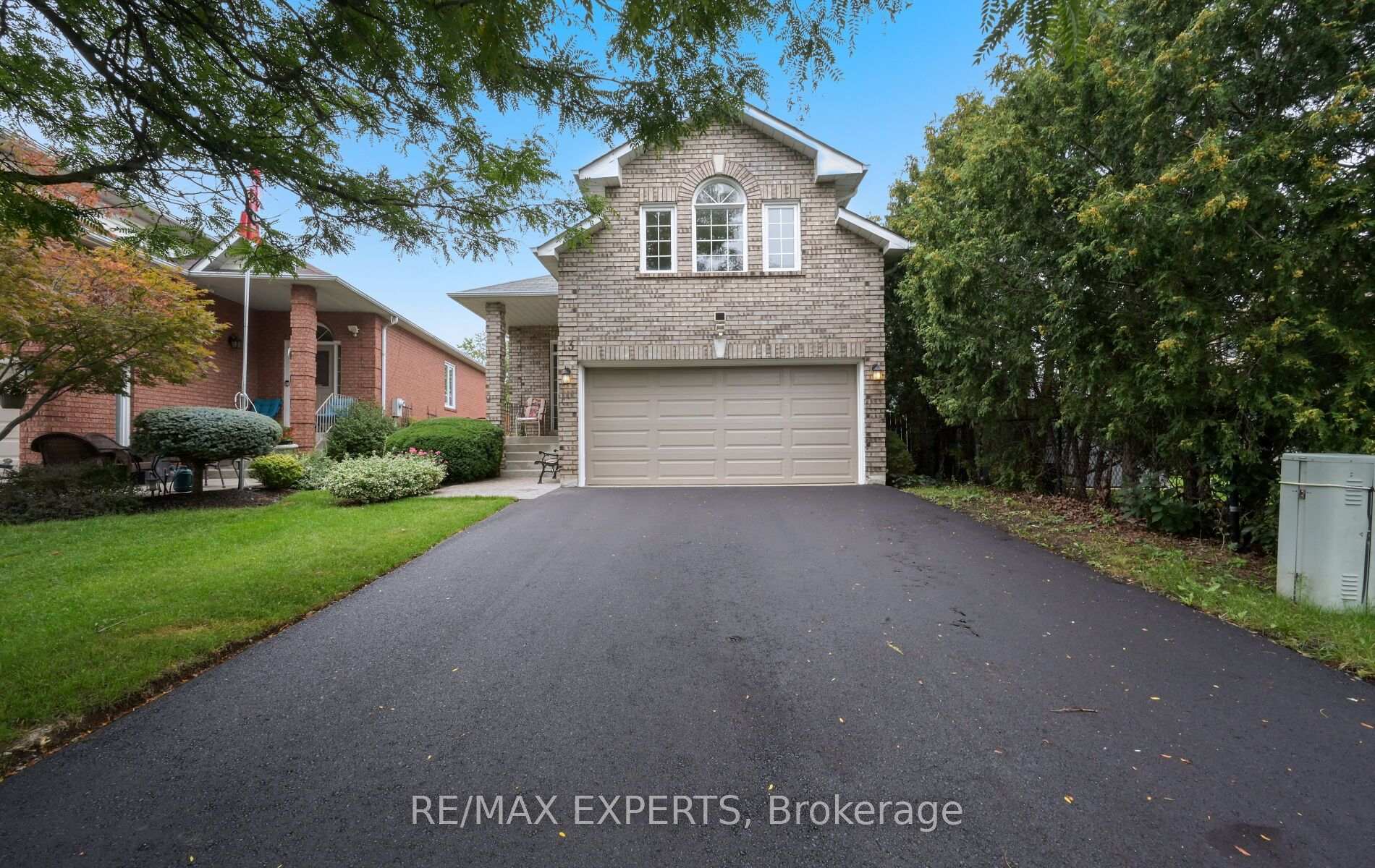 Photo 2 of 13 Paulette Way, Caledon, Bolton East — HOMEH