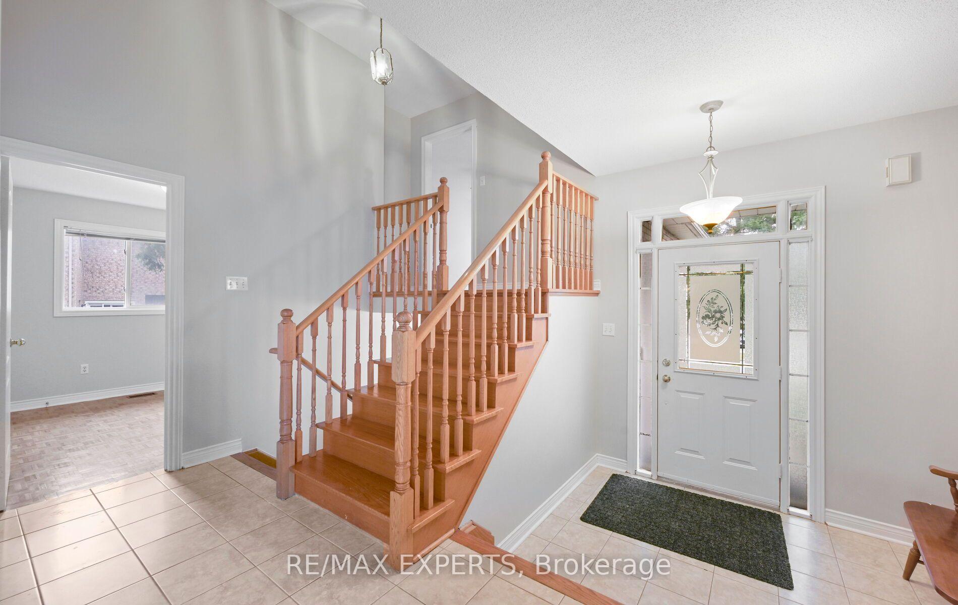 Photo 4 of 13 Paulette Way, Caledon, Bolton East — HOMEH