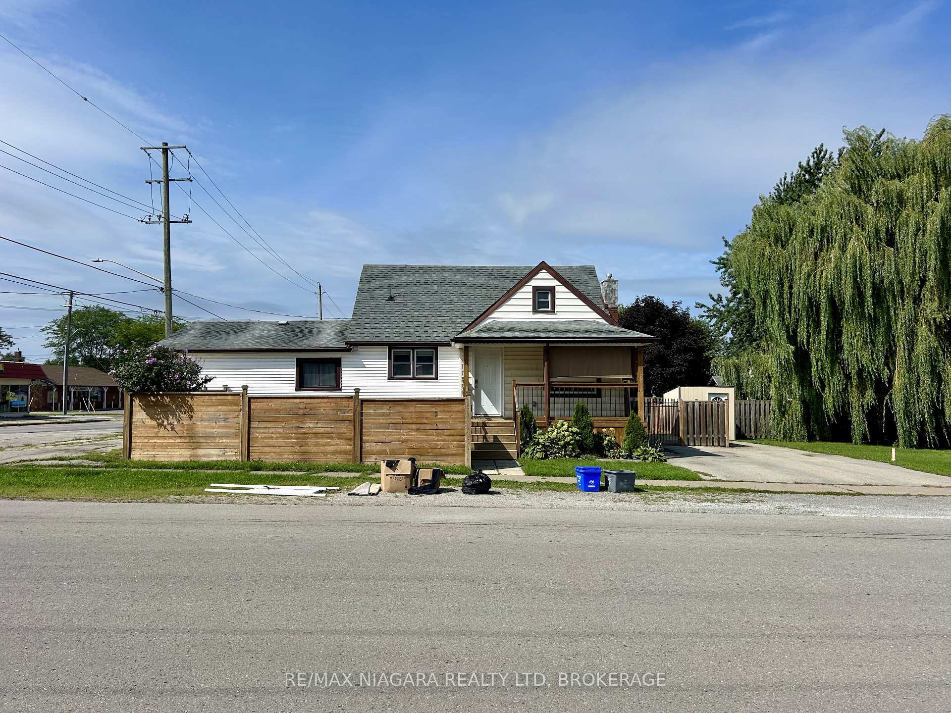 Photo 3 of 130 Killaly Street E, Port Colborne, Killaly East — HOMEH