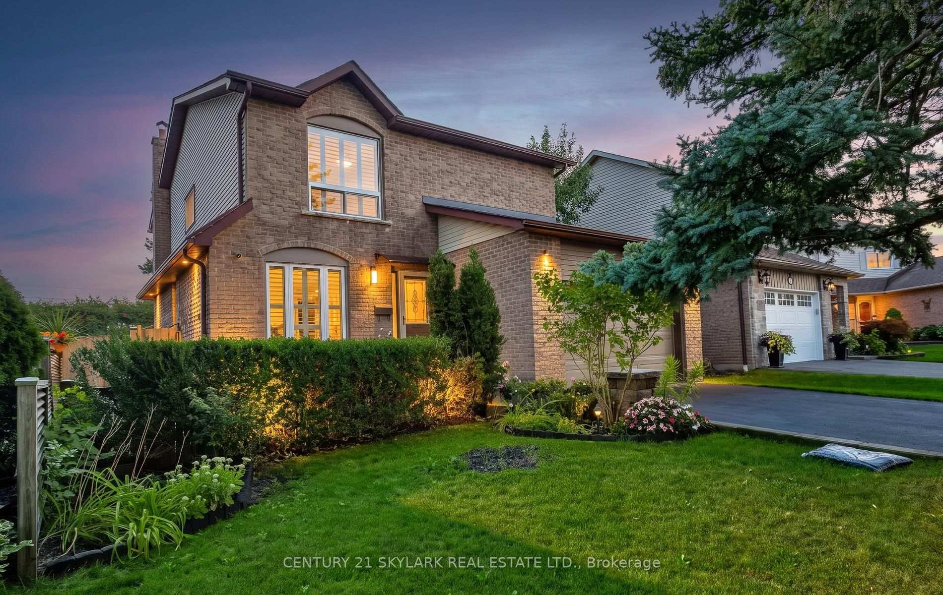 Photo 2 of 574 Sunnyvale Crescent, Milton, Bronte Meadows — HOMEH