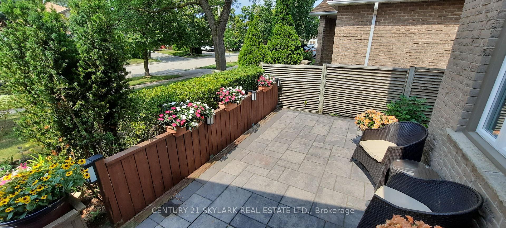 Photo 4 of 574 Sunnyvale Crescent, Milton, Bronte Meadows — HOMEH