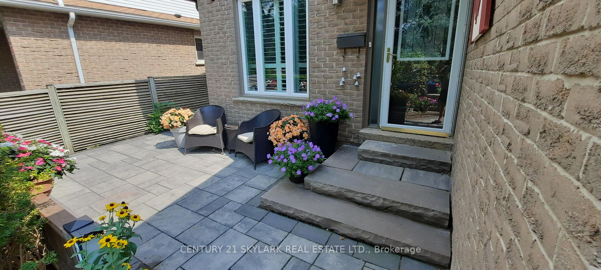 Photo 5 of 574 Sunnyvale Crescent, Milton, Bronte Meadows — HOMEH