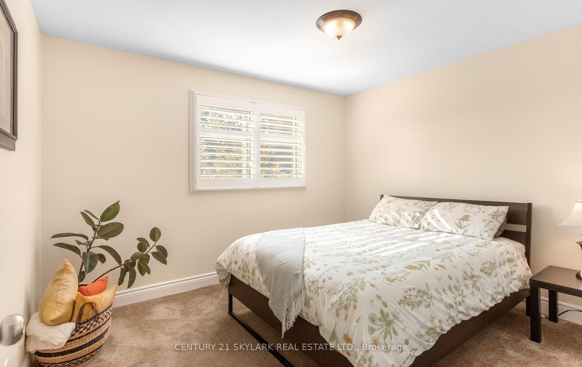 Photo 20 of 574 Sunnyvale Crescent, Milton, Bronte Meadows — HOMEH