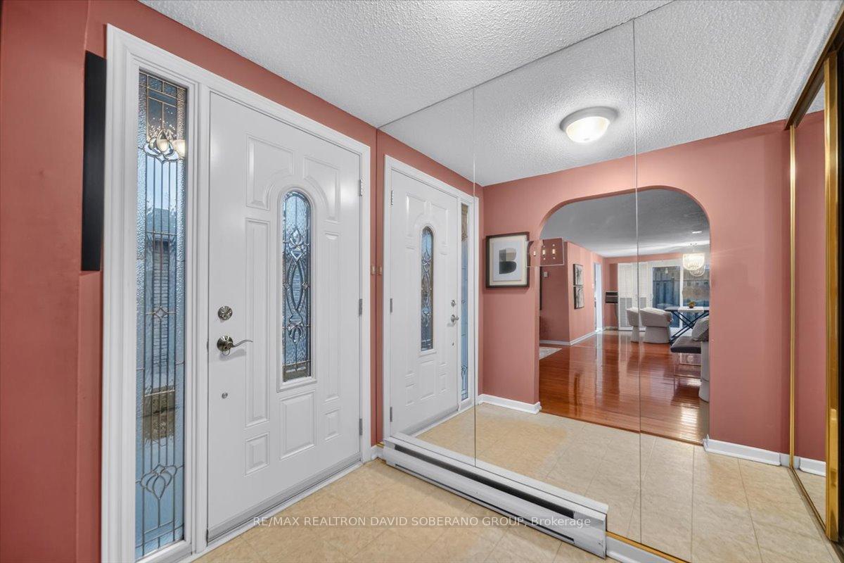 Photo 3 of 52 Antibes Drive, North York, Westminster-Branson — HOMEH