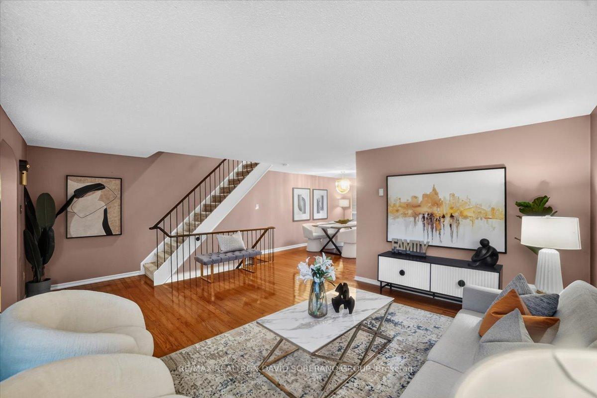 Photo 7 of 52 Antibes Drive, North York, Westminster-Branson — HOMEH
