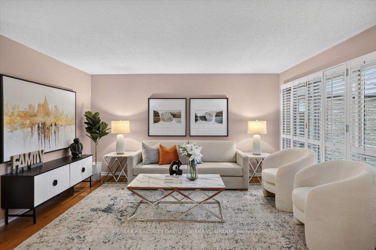 Photo 15 of 52 Antibes Drive, North York, Westminster-Branson — HOMEH