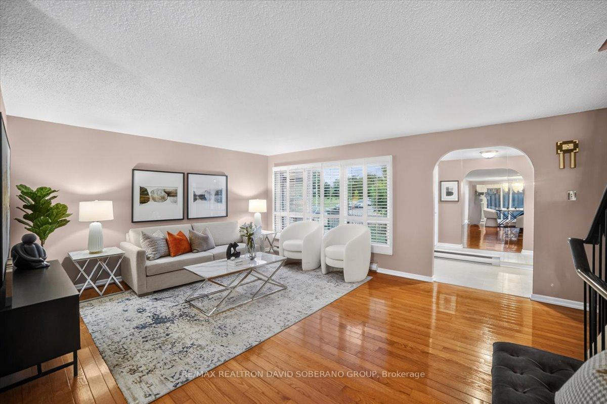 Photo 17 of 52 Antibes Drive, North York, Westminster-Branson — HOMEH