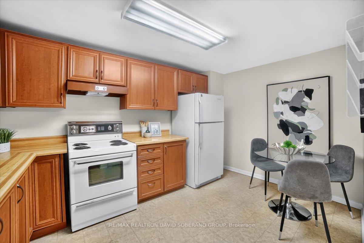 Photo 18 of 52 Antibes Drive, North York, Westminster-Branson — HOMEH
