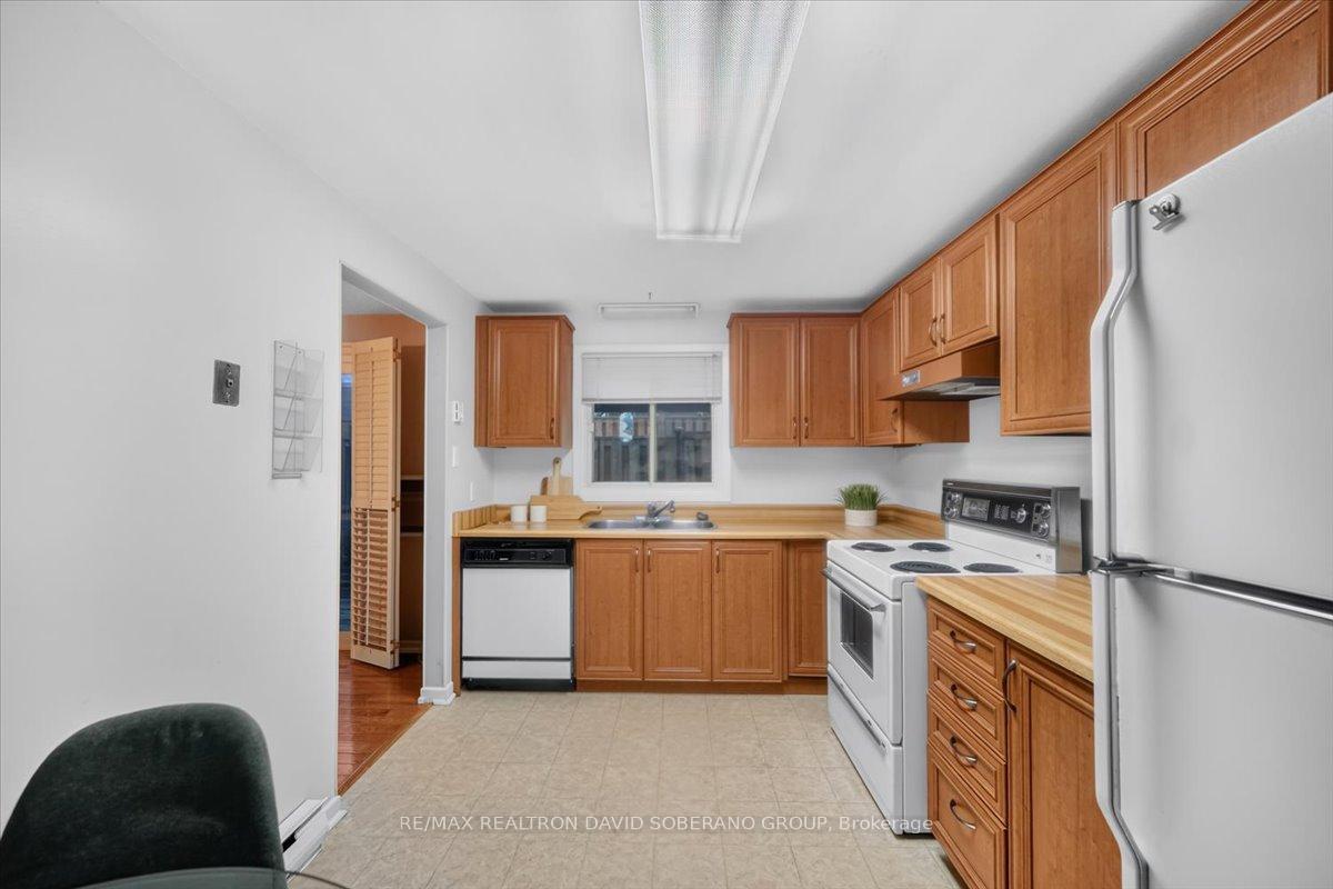 Photo 21 of 52 Antibes Drive, North York, Westminster-Branson — HOMEH